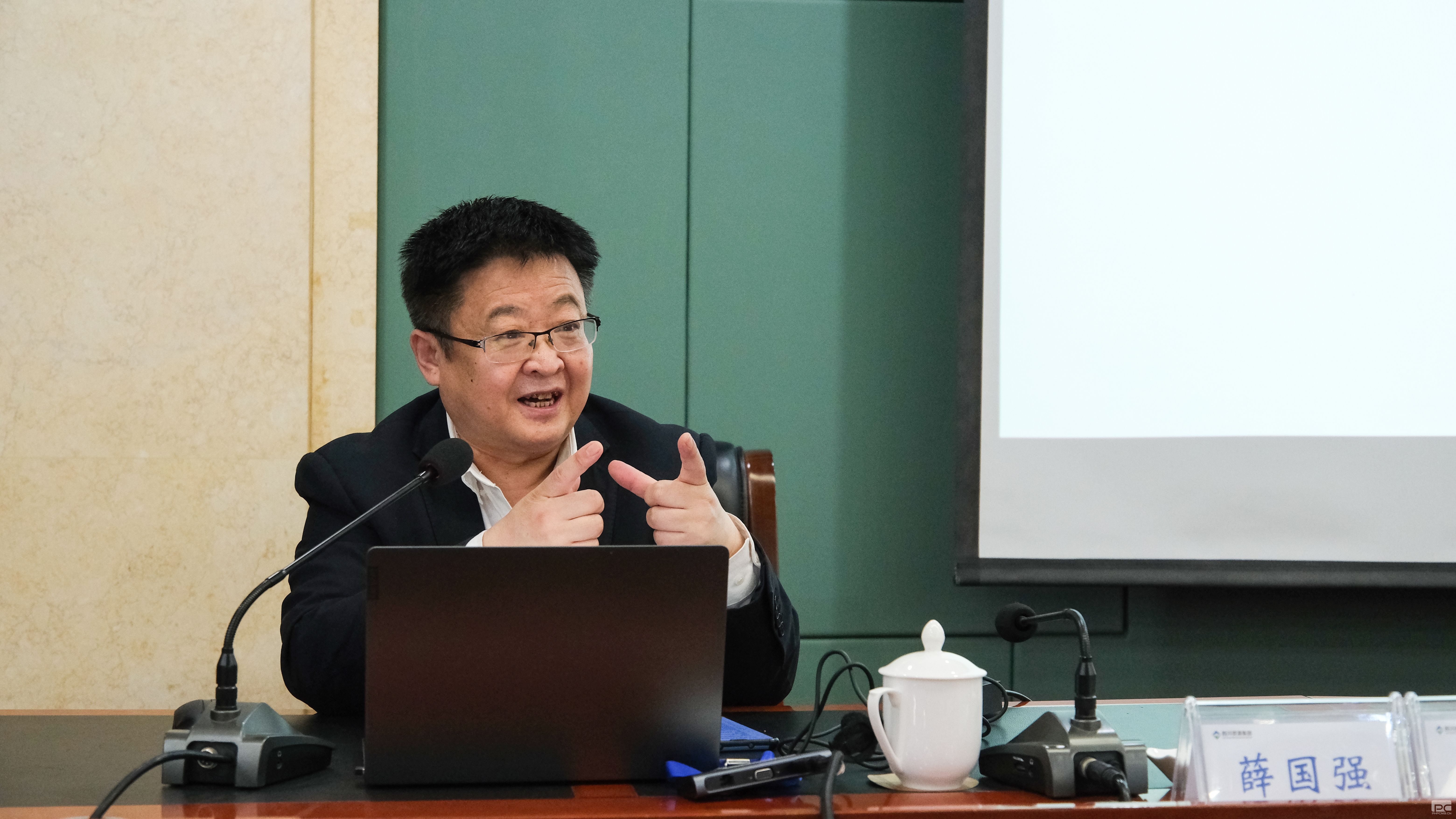 �۲��á�(�й���)���޹�˾����