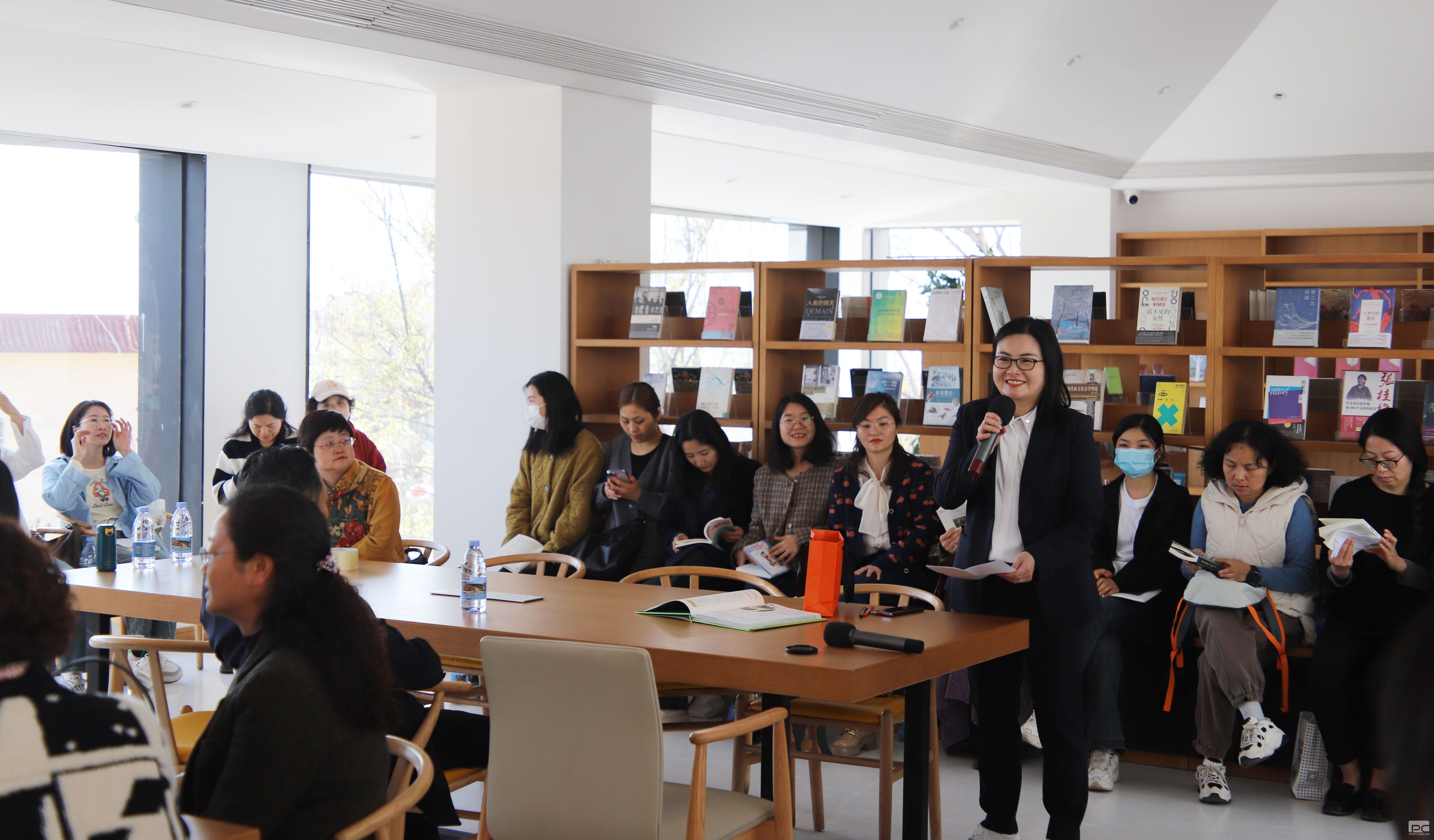 �۲��á�(�й���)���޹�˾����