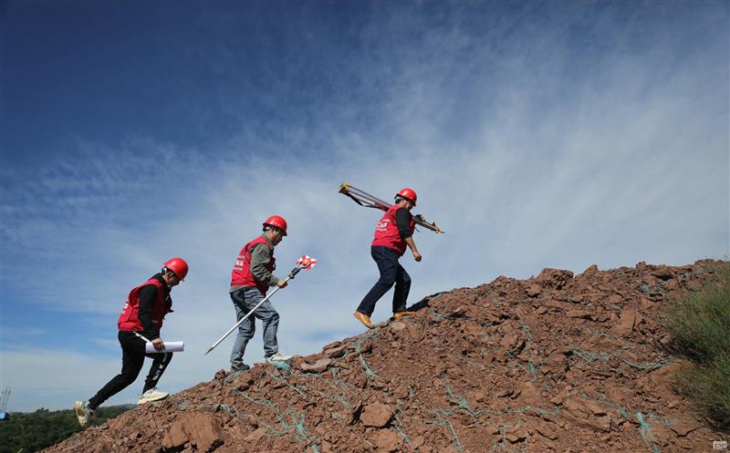 ���ս�Զ���  ʵ��������� �����ƶ�����������������̨��