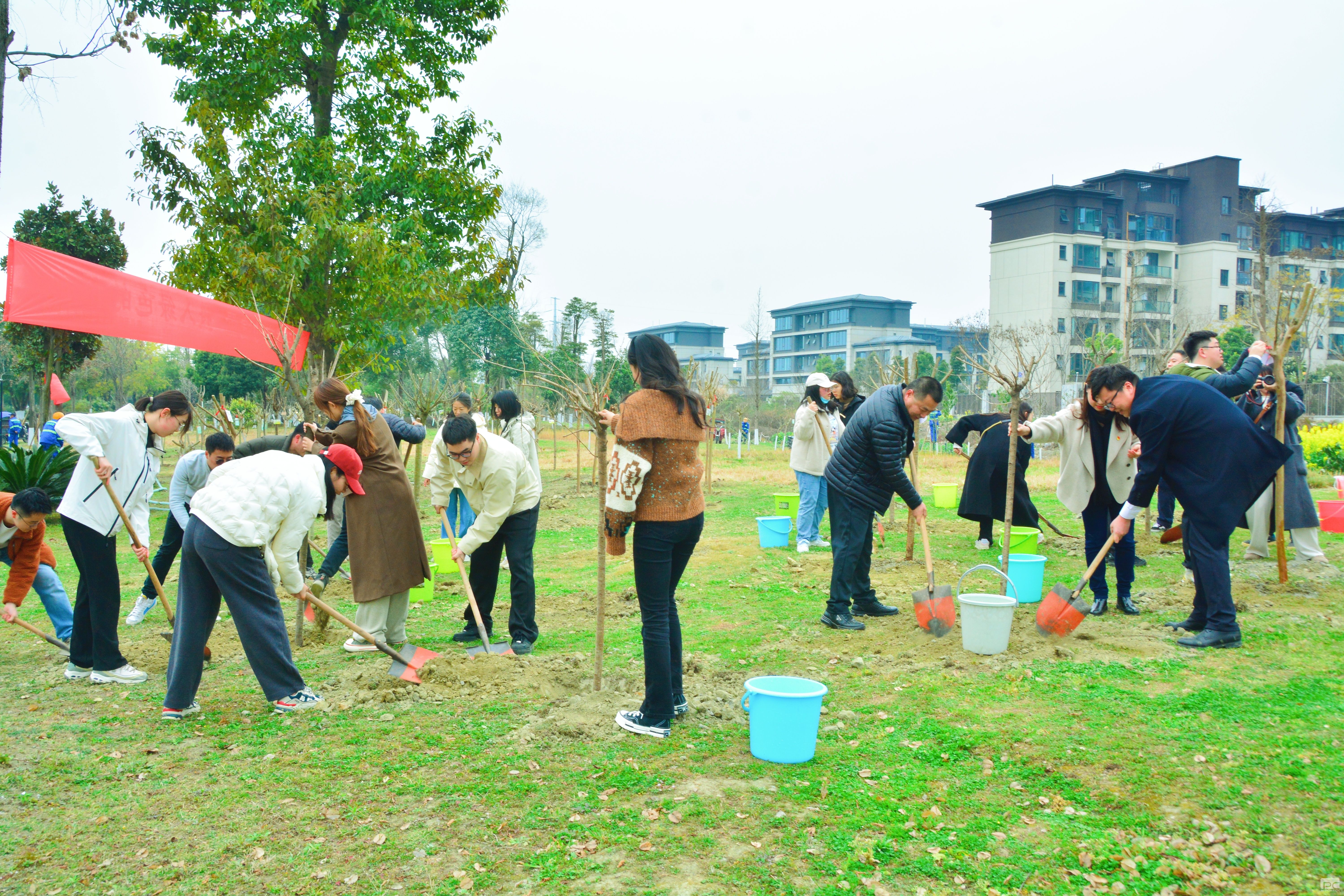 ������Ժ��ί��չ���׷澫������� ��Ϊ�س������̡���ѧ�׷�־ԸЧ���˶�