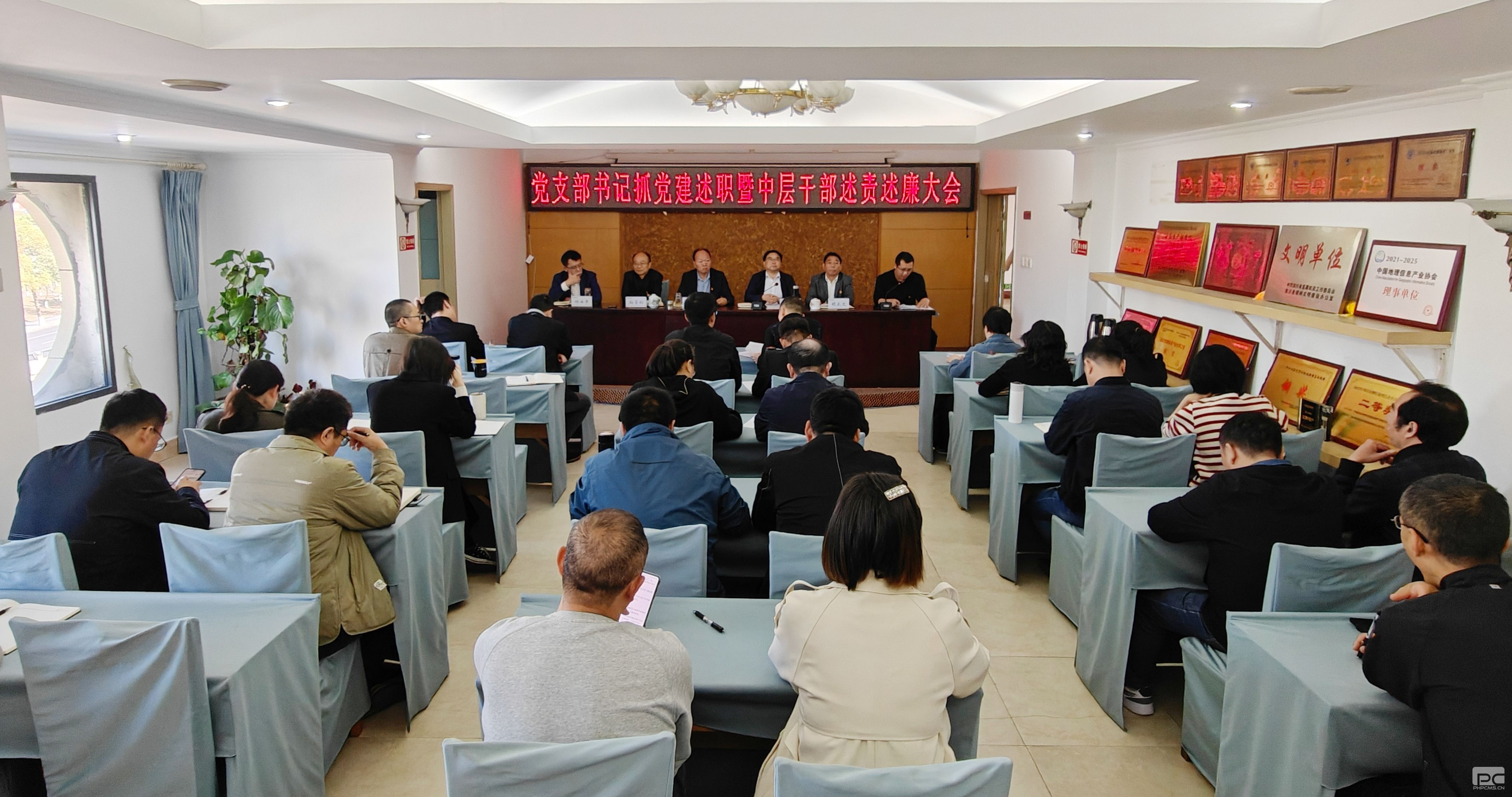 �۲��á�(�й���)���޹�˾����