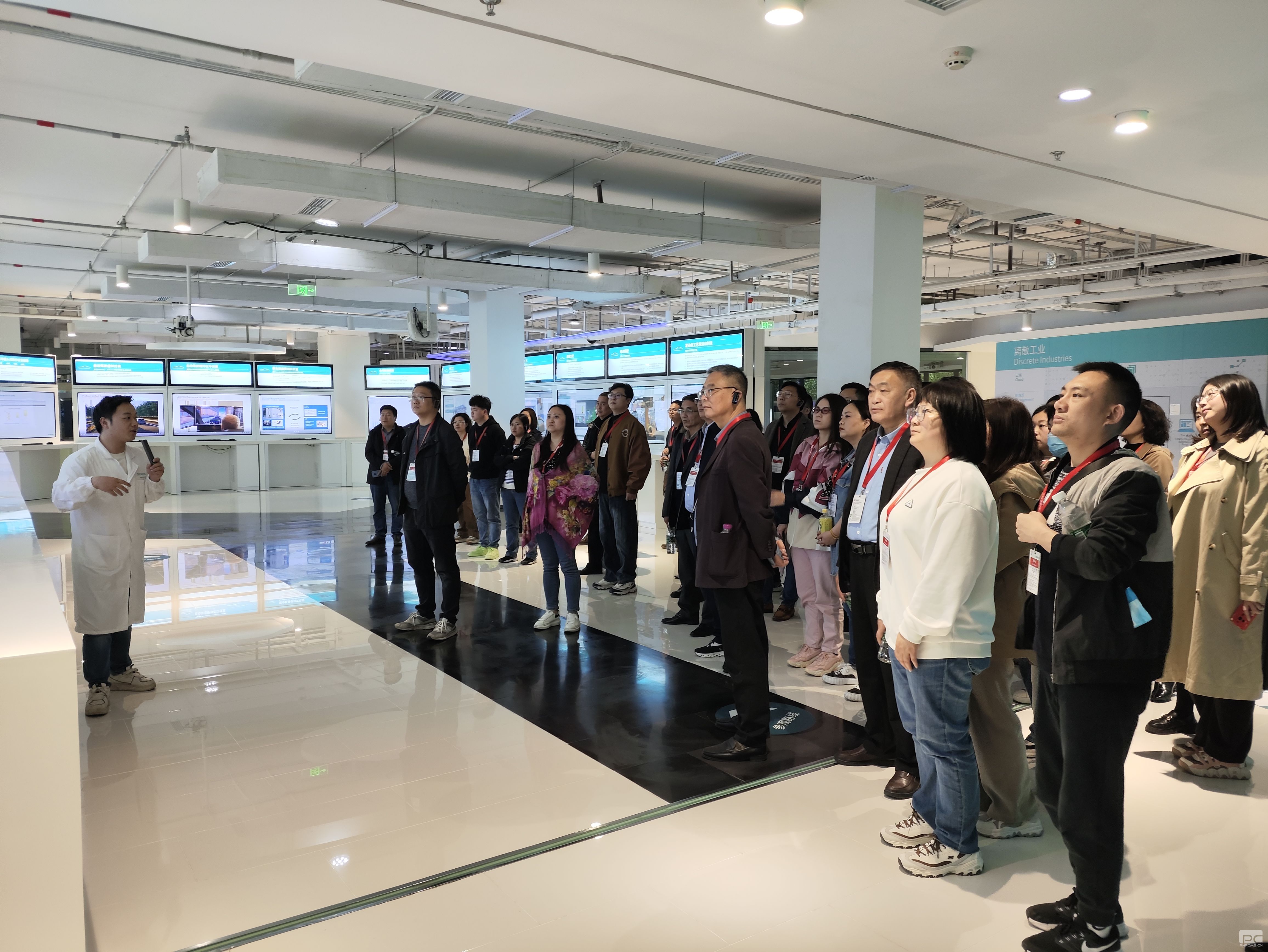 �۲��á�(�й���)���޹�˾����