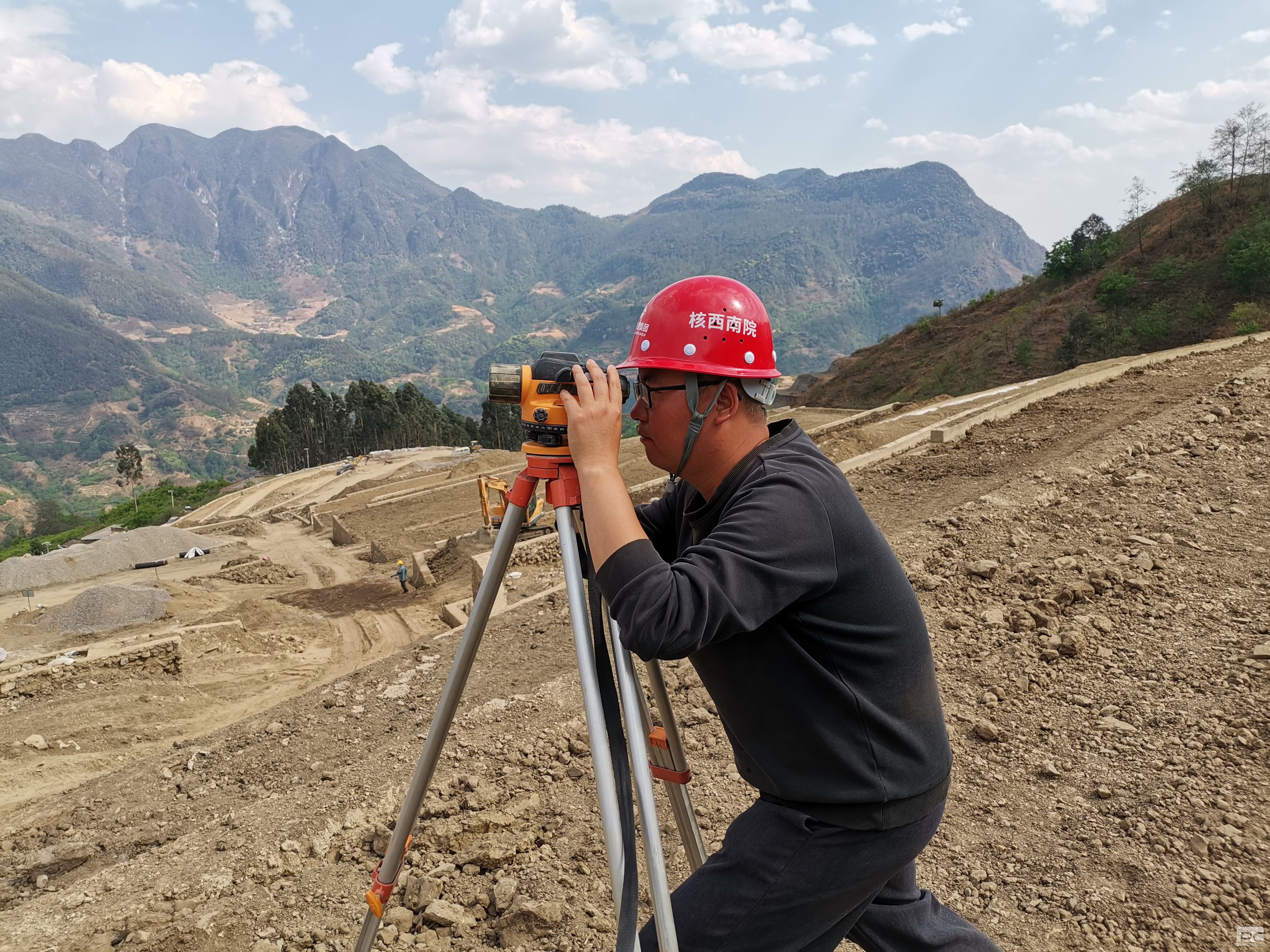 �۲��á�(�й���)���޹�˾����