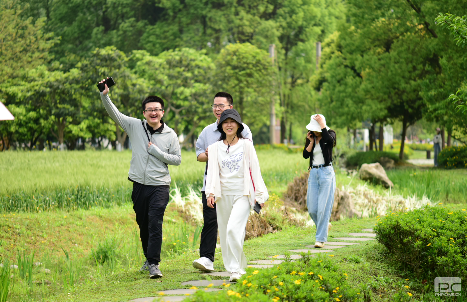 �۲��á�(�й���)���޹�˾����