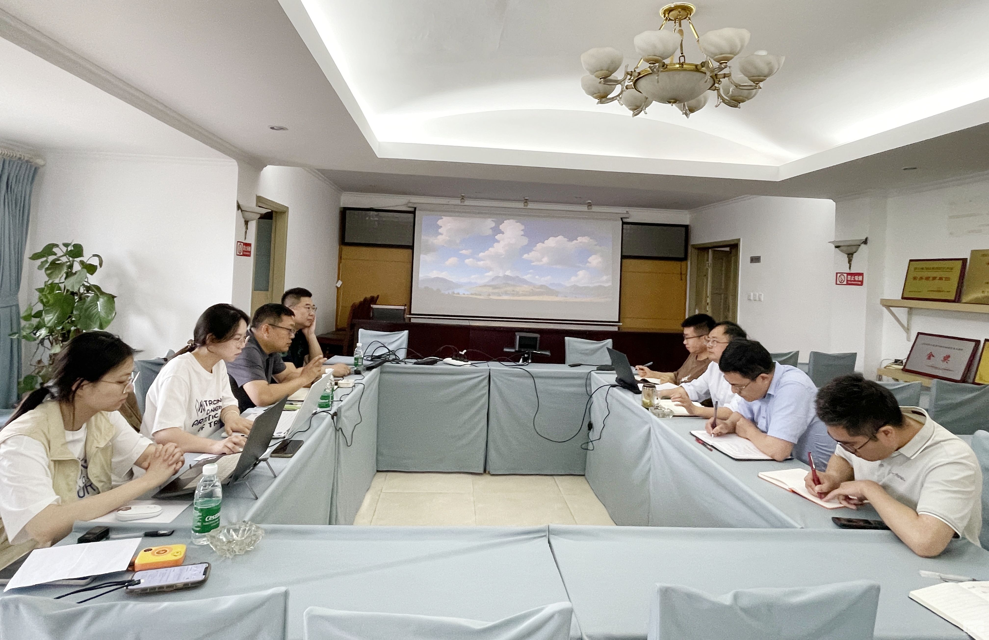 ��湫˾��������ɫұ������о�Ժ���޹�˾�ٿ���̸��