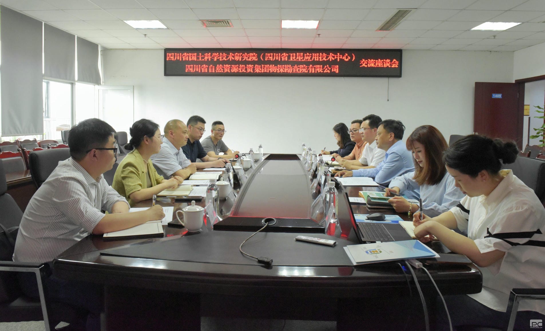 �۲��á�(�й���)���޹�˾����