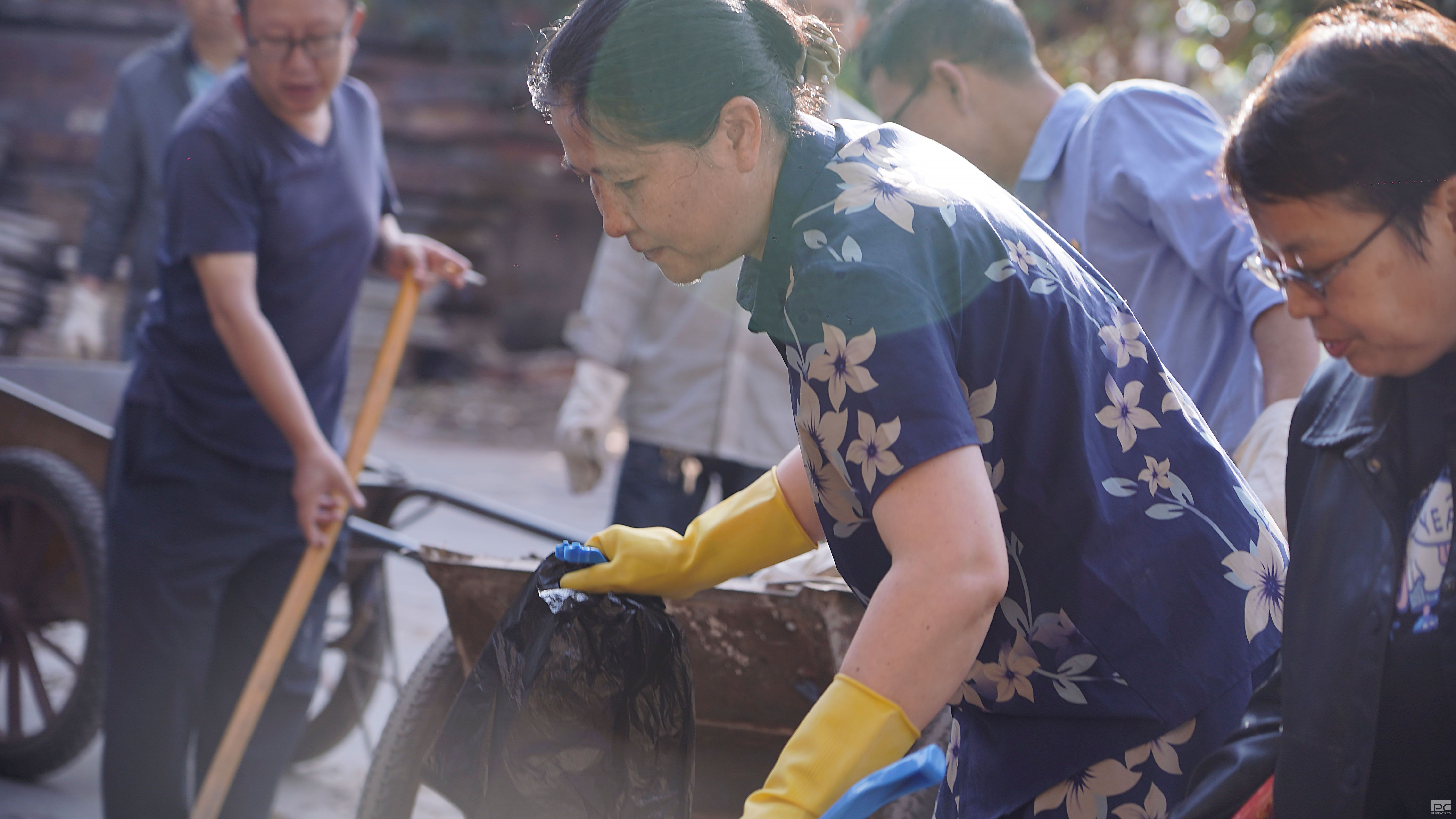 �۲��á�(�й���)���޹�˾����