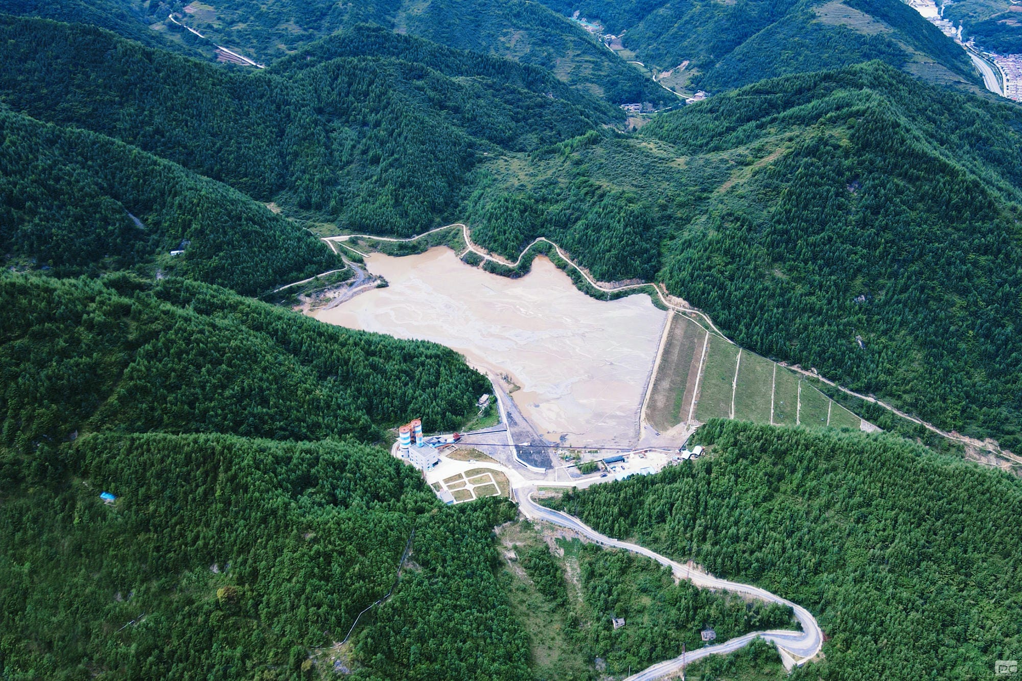 �۲��á�(�й���)���޹�˾����