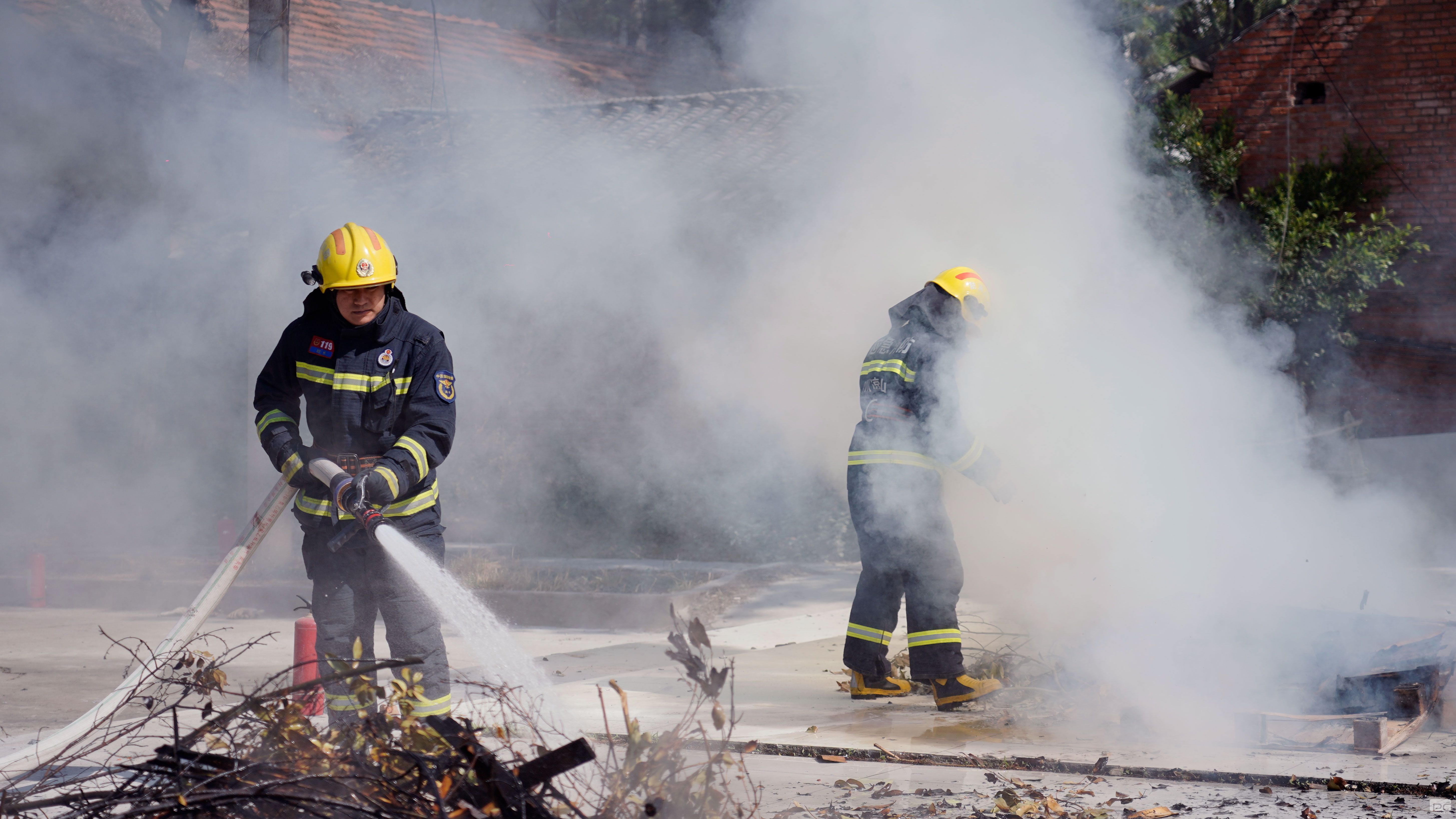 �۲��á�(�й���)���޹�˾����