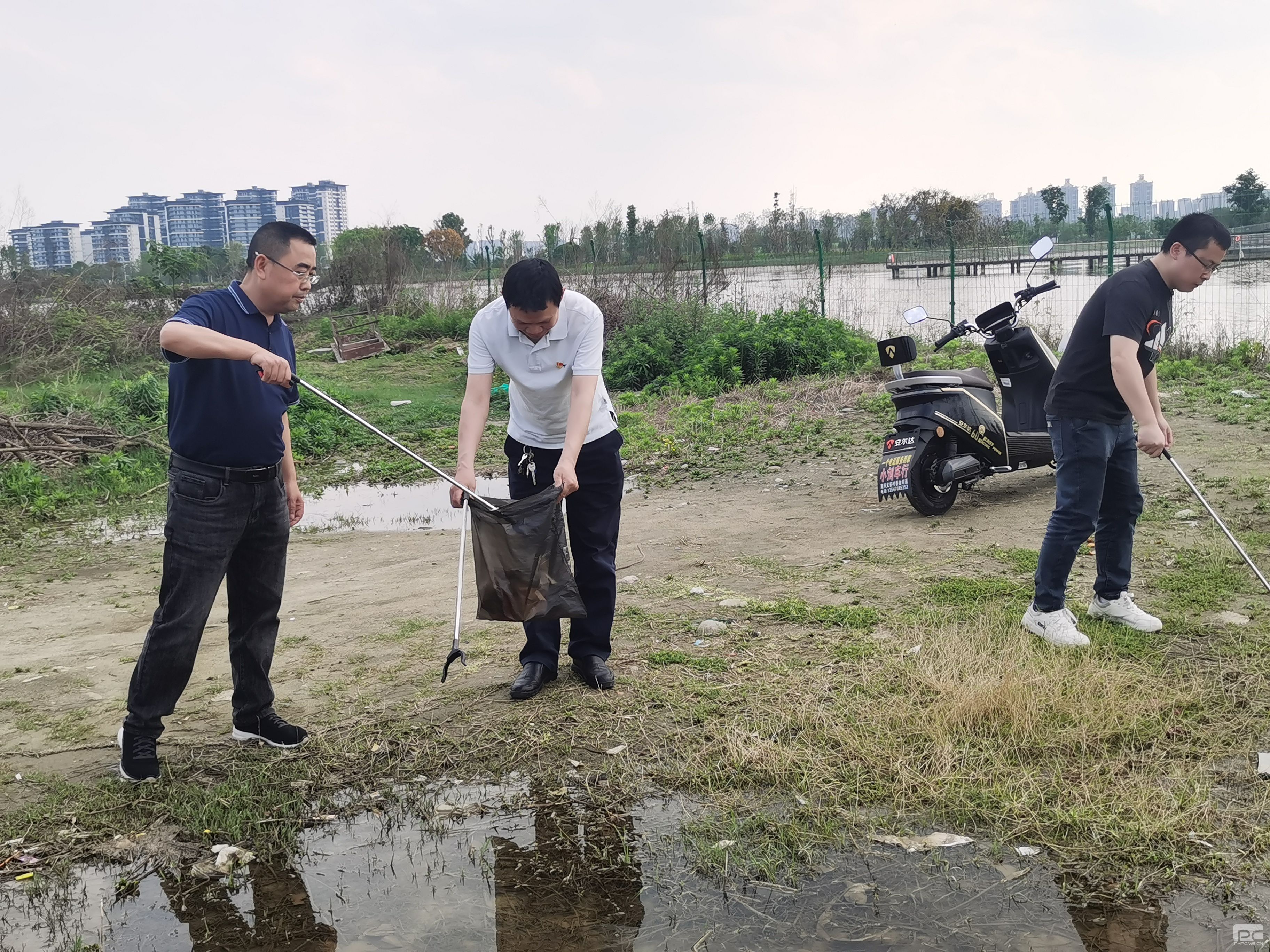 �۲��á�(�й���)���޹�˾����