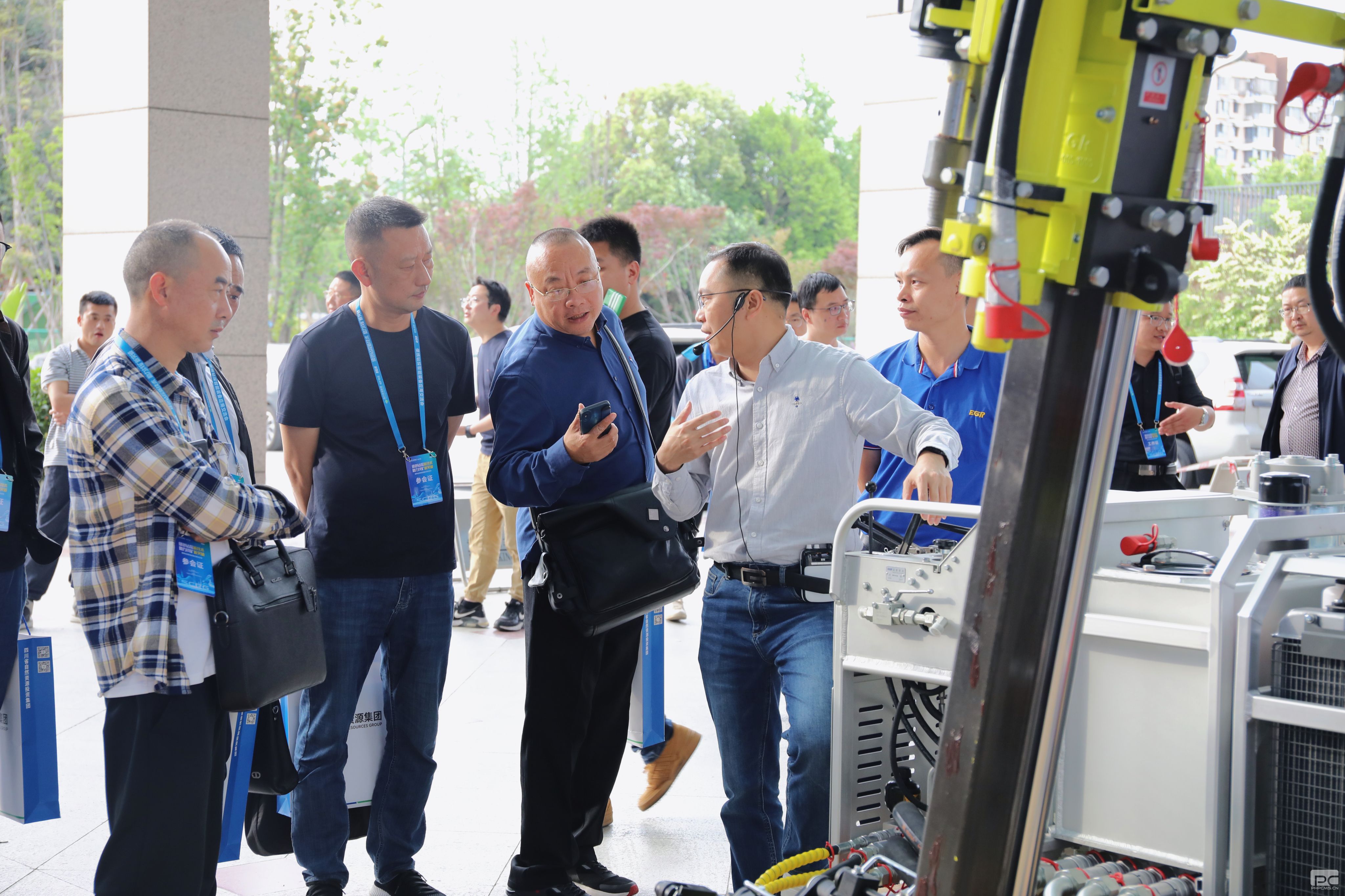 �۲��á�(�й���)���޹�˾����