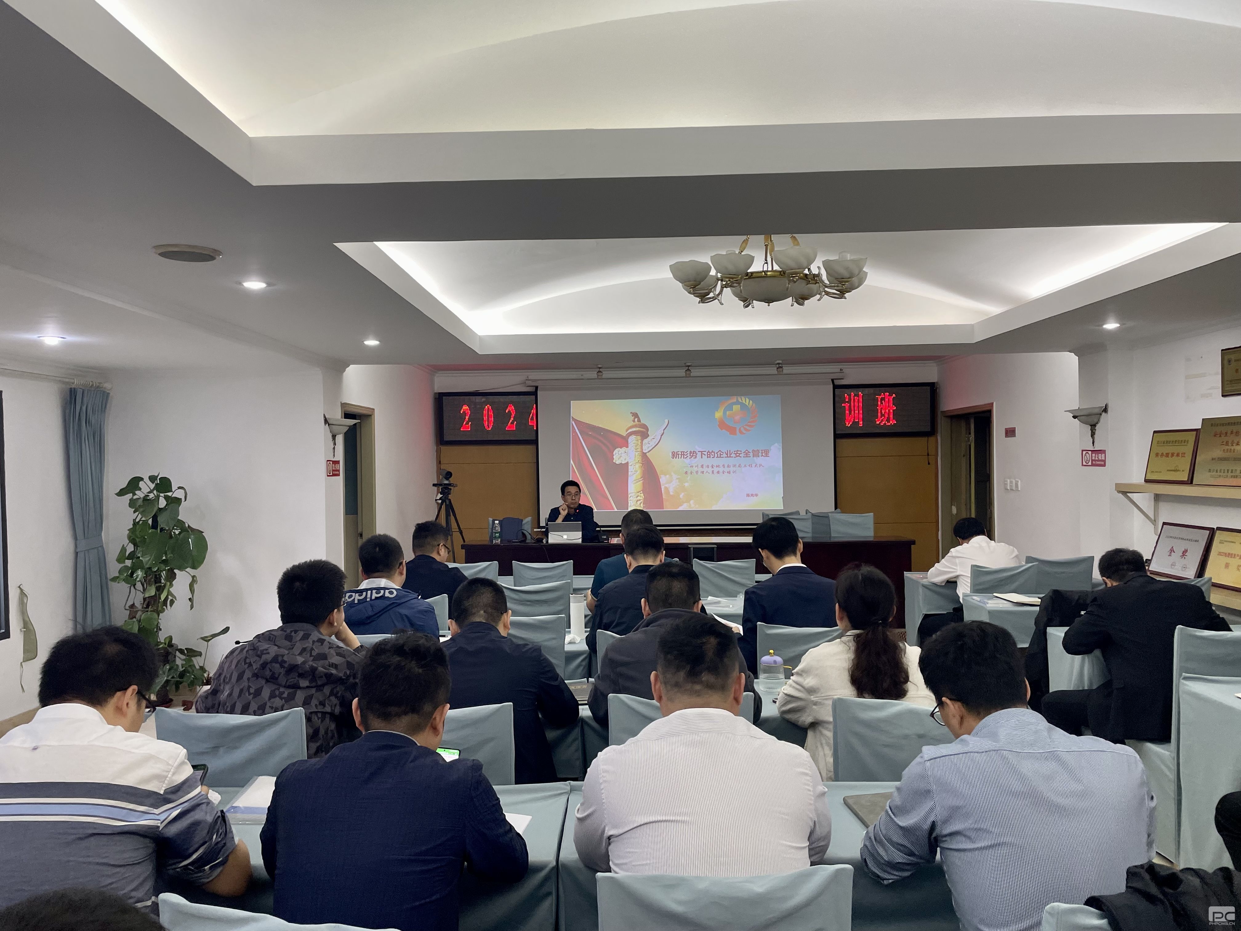 ����������ѵ�����¡��С�����ʵ��Ч