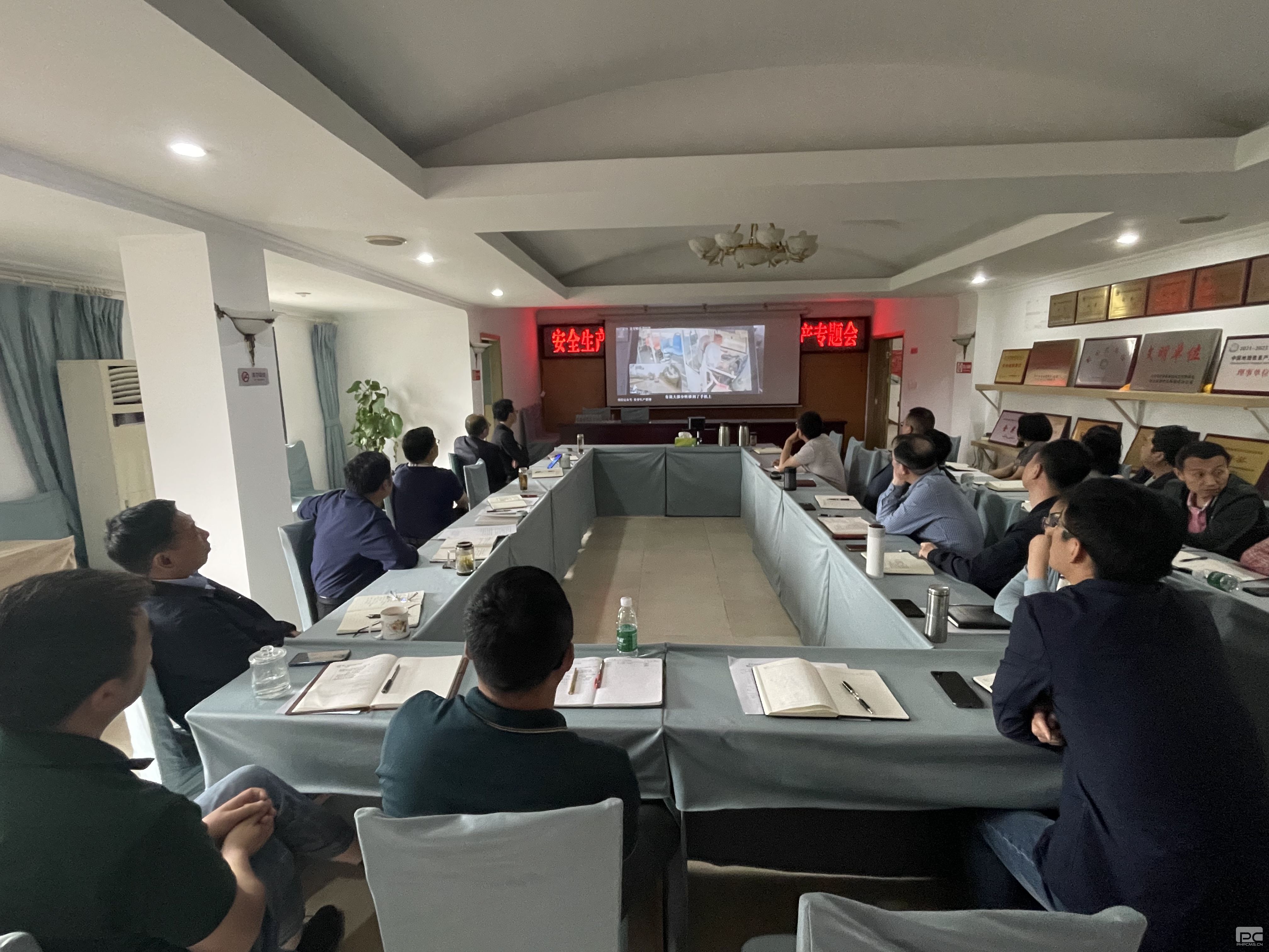 �۲��á�(�й���)���޹�˾����