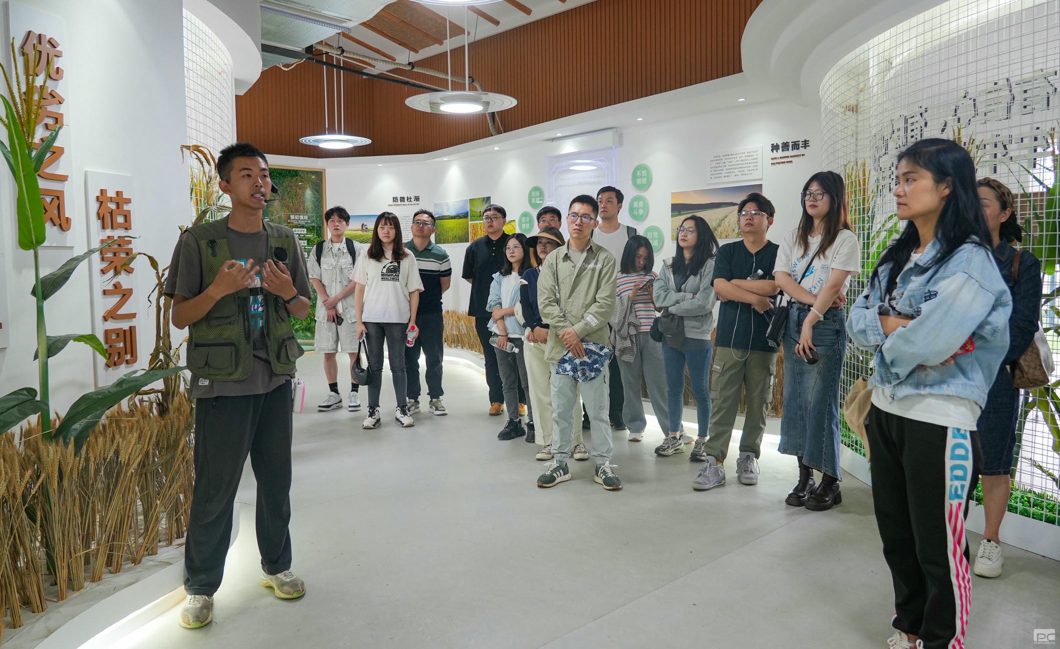 �۲��á�(�й���)���޹�˾����