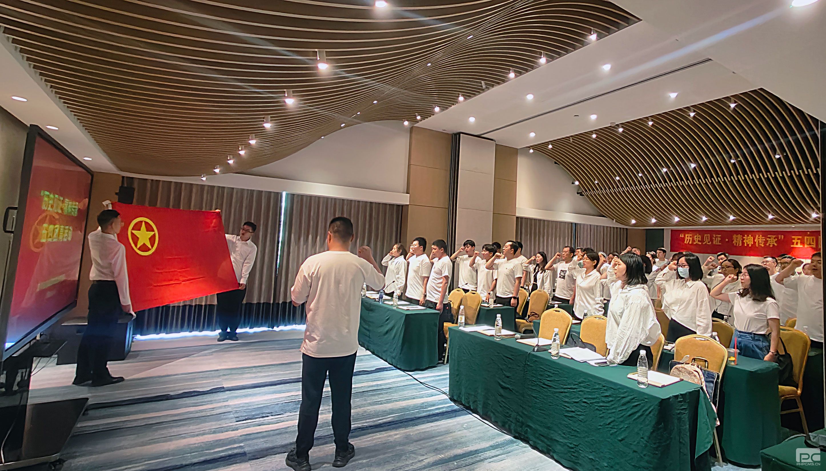 �۲��á�(�й���)���޹�˾����