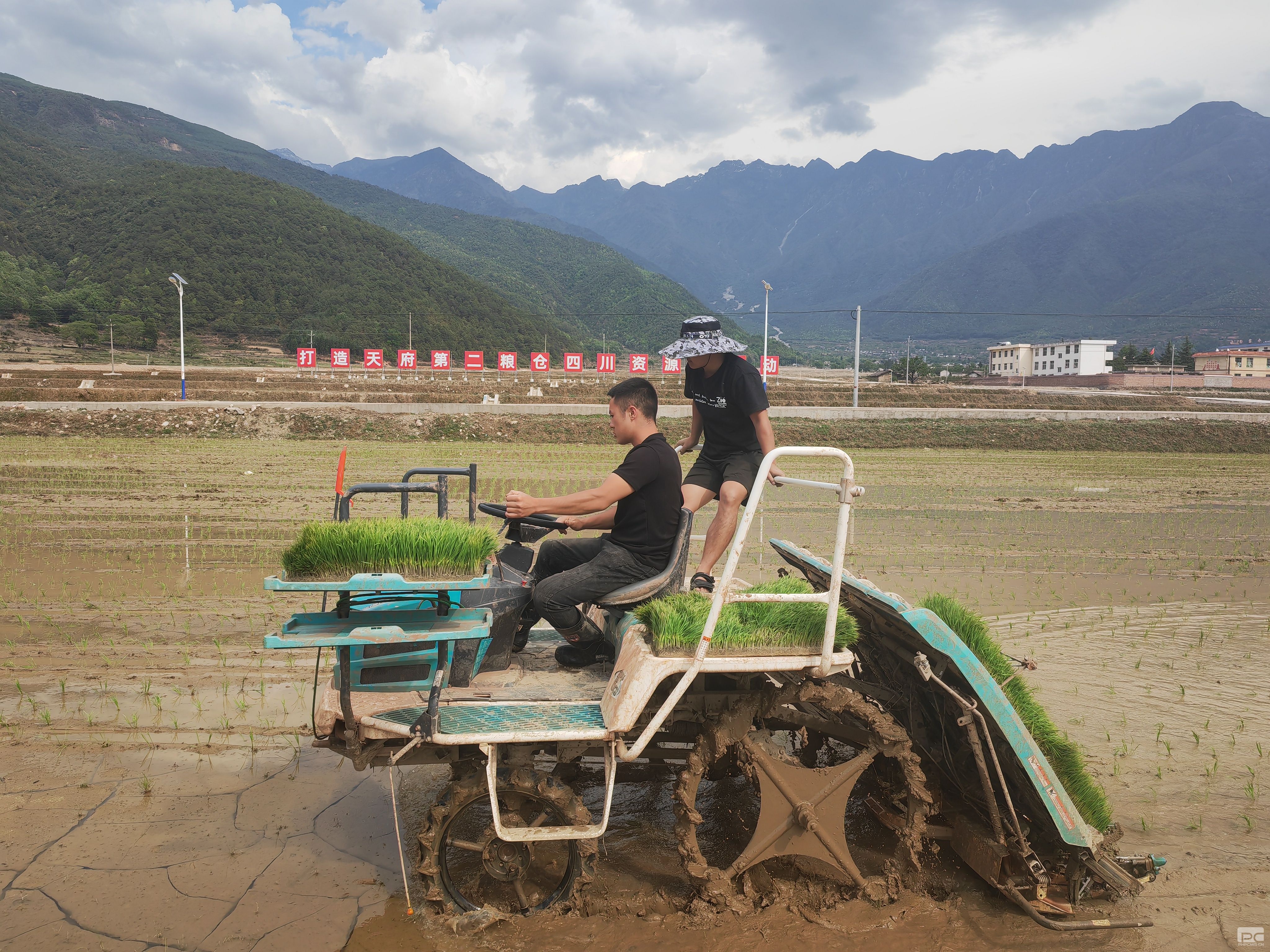 �۲��á�(�й���)���޹�˾����