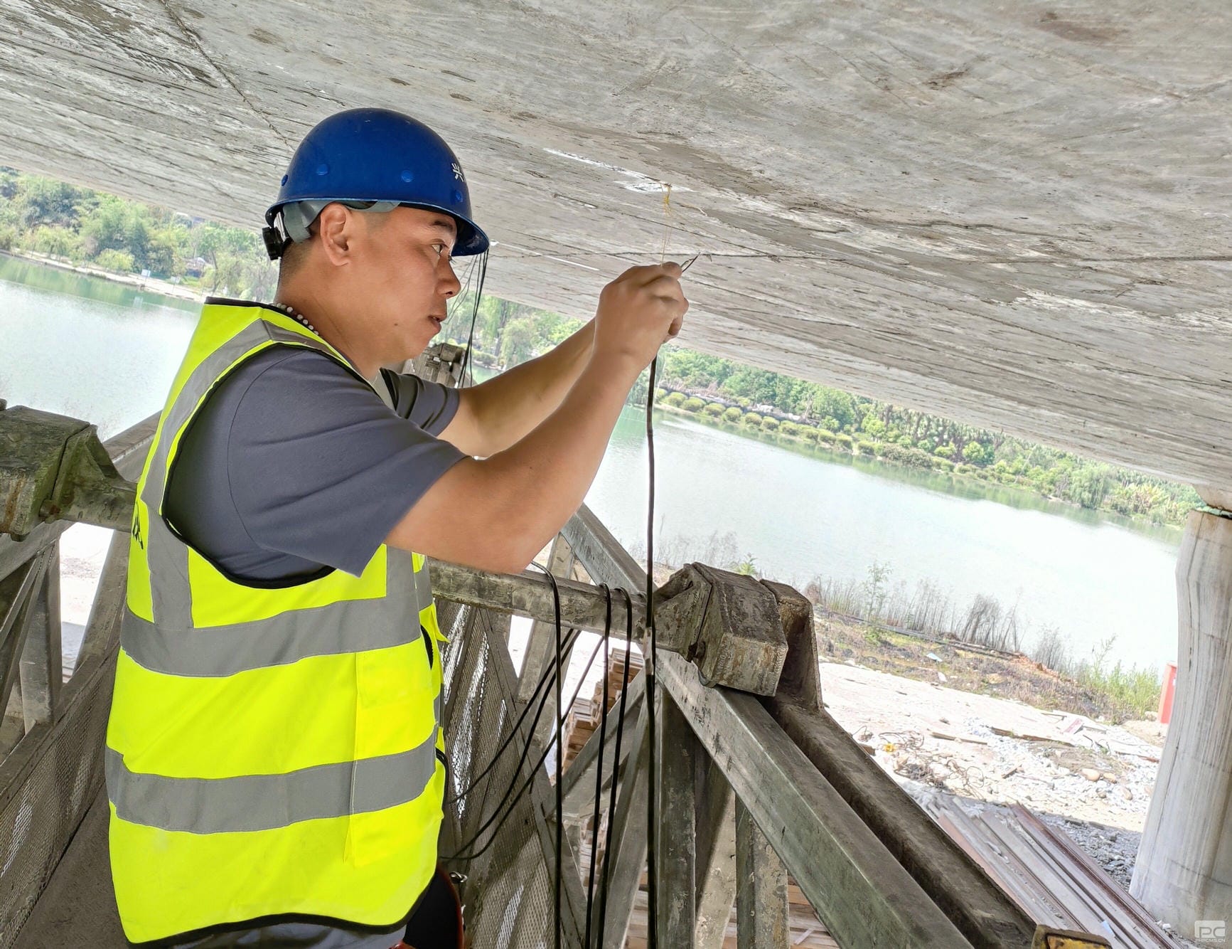 �۲��á�(�й���)���޹�˾����