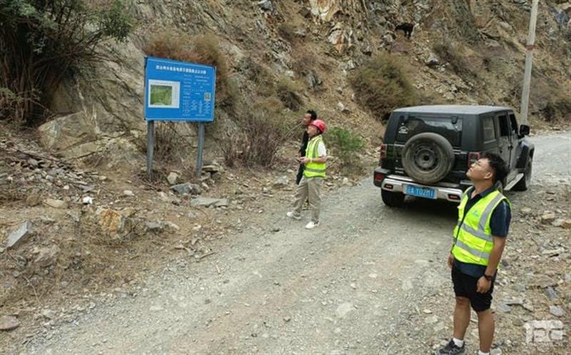 Ϊ����������������˾������Ԯľ��������һ�ߣ�����