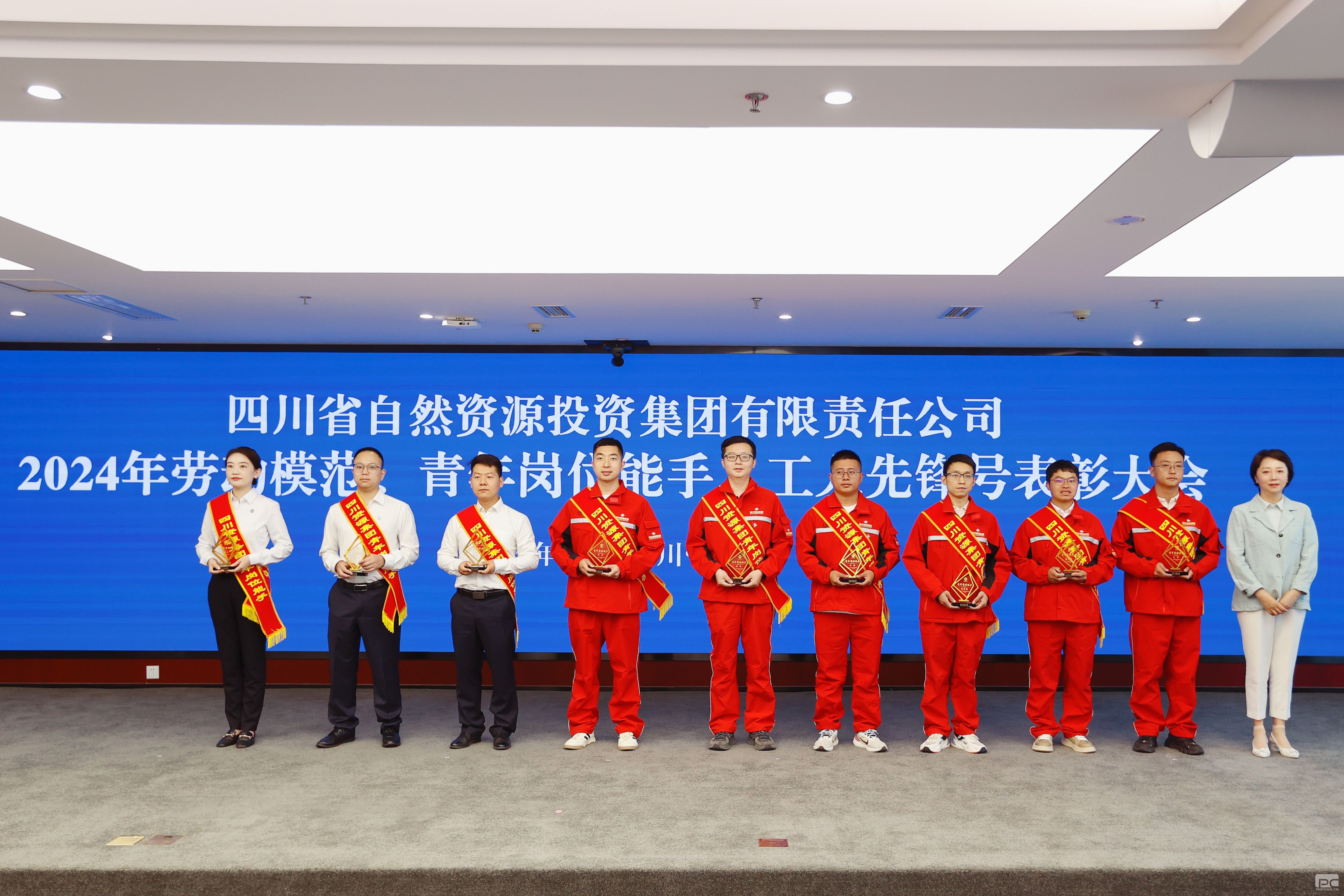 �۲��á�(�й���)���޹�˾����