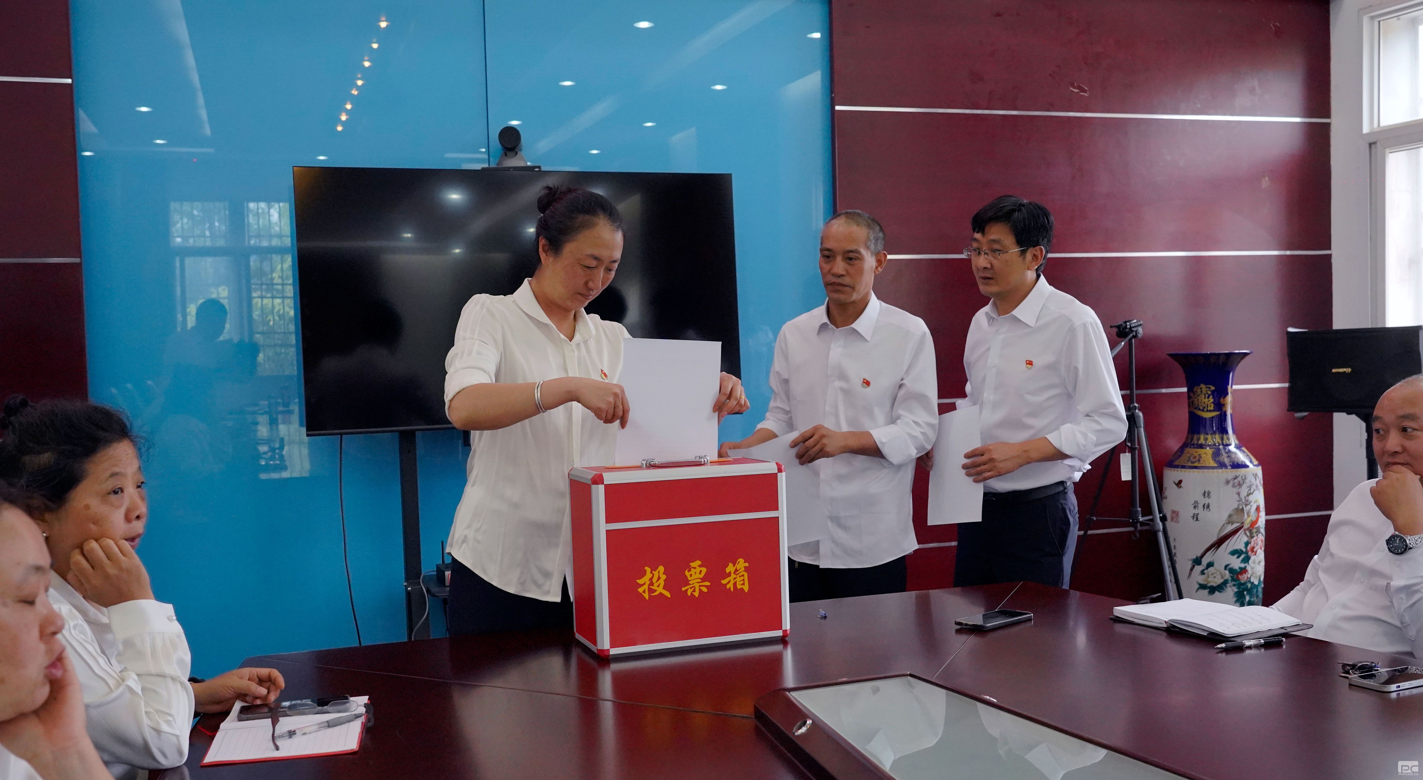 �۲��á�(�й���)���޹�˾����