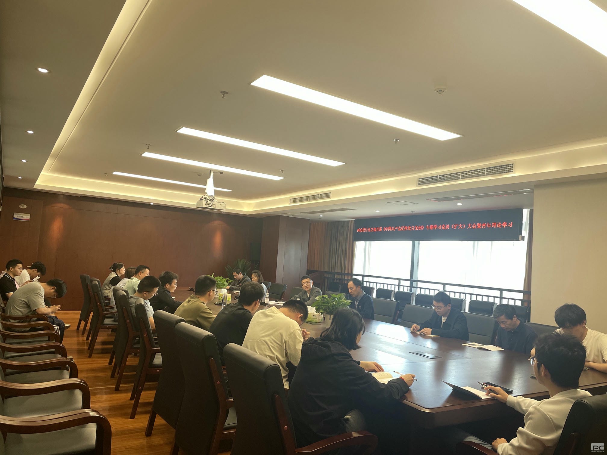 �۲��á�(�й���)���޹�˾����