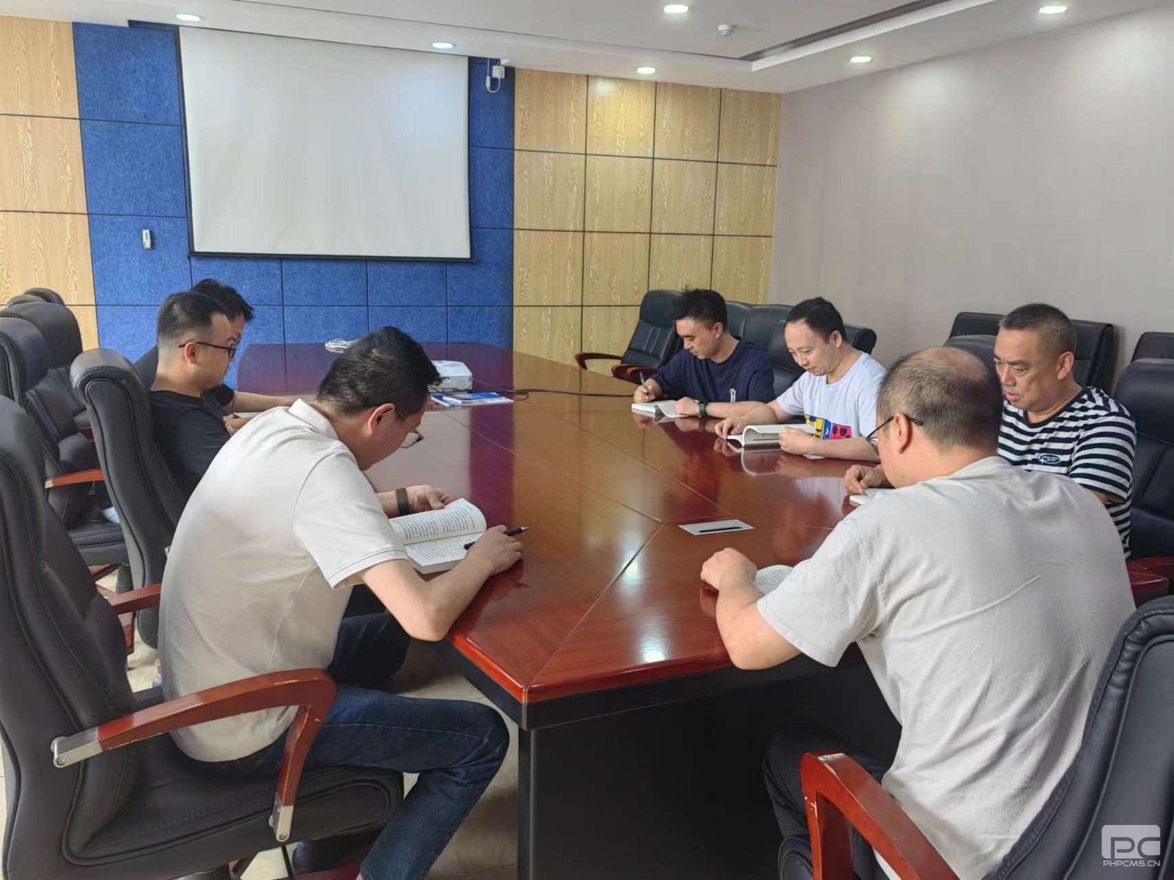 �۲��á�(�й���)���޹�˾����