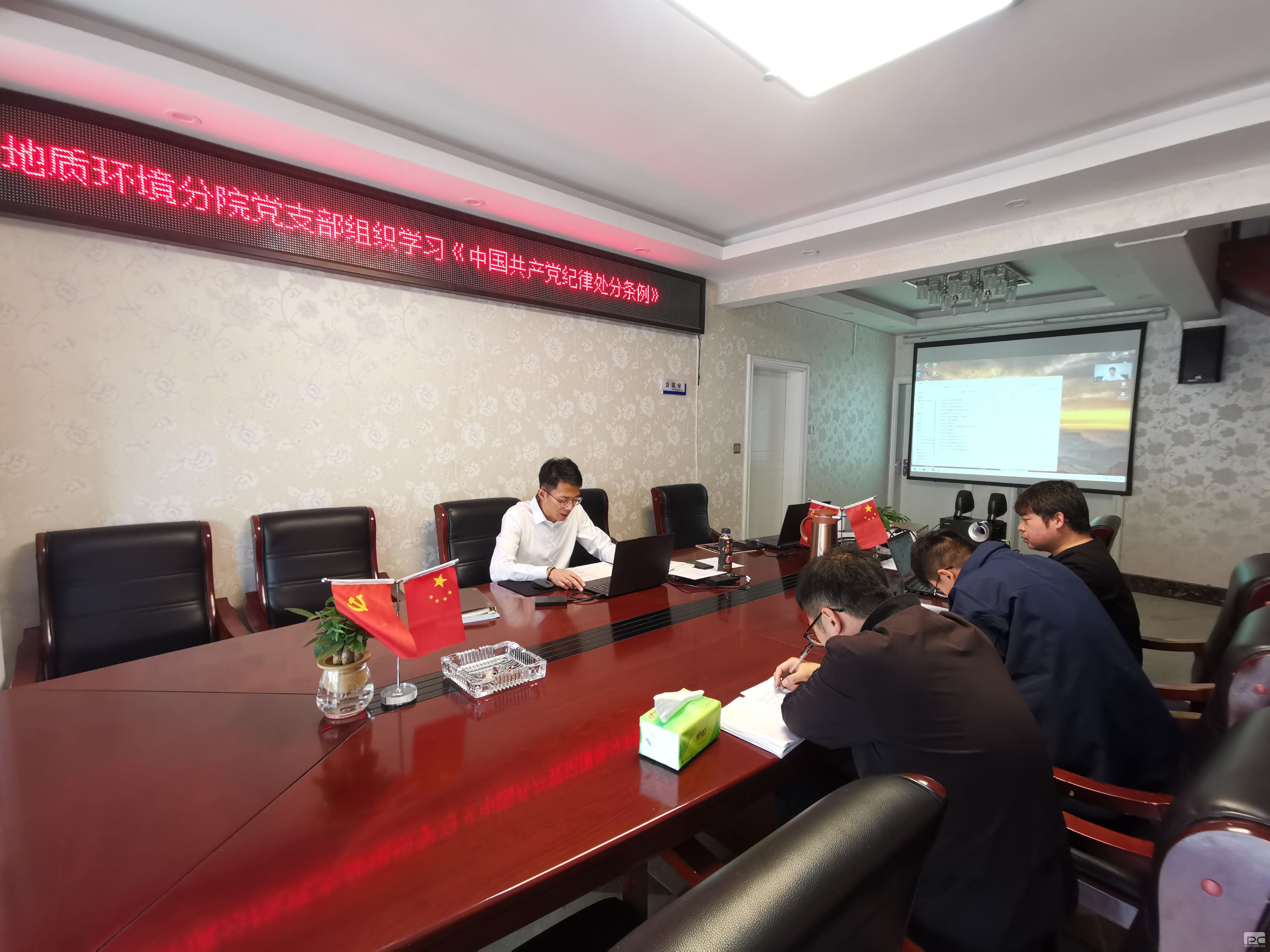 �۲��á�(�й���)���޹�˾����