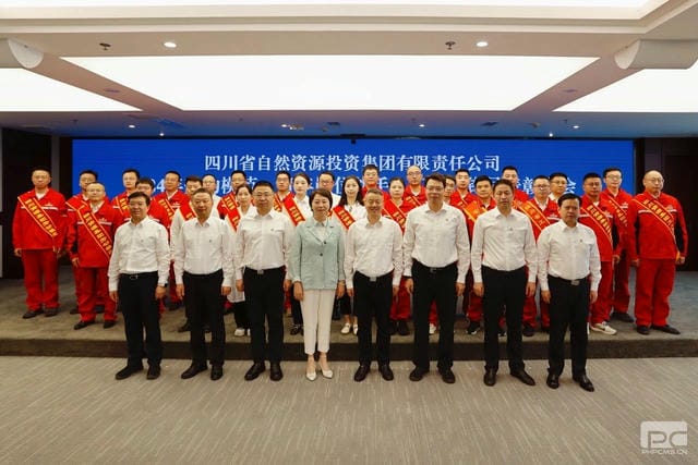 �۲��á�(�й���)���޹�˾����