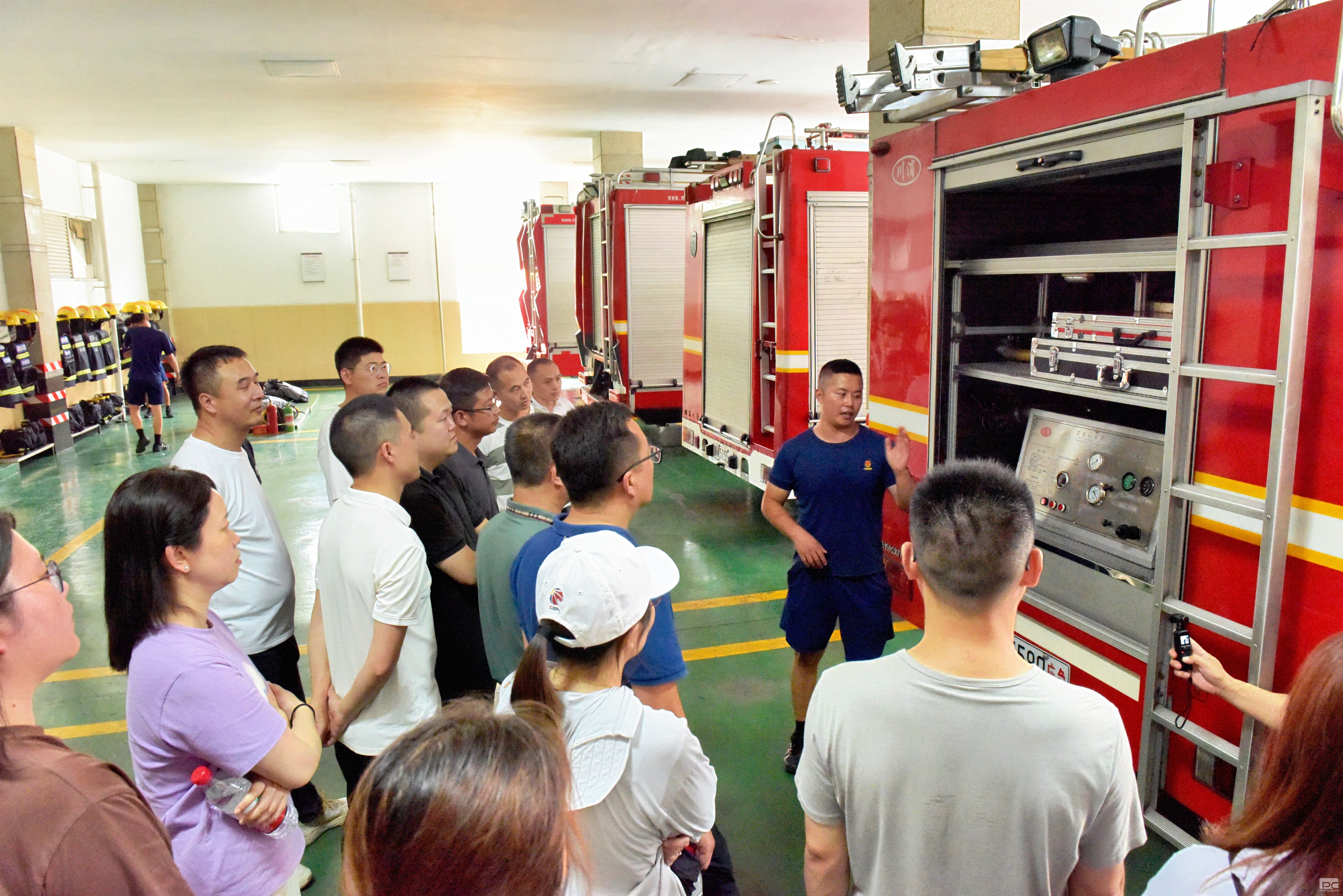 �۲��á�(�й���)���޹�˾����