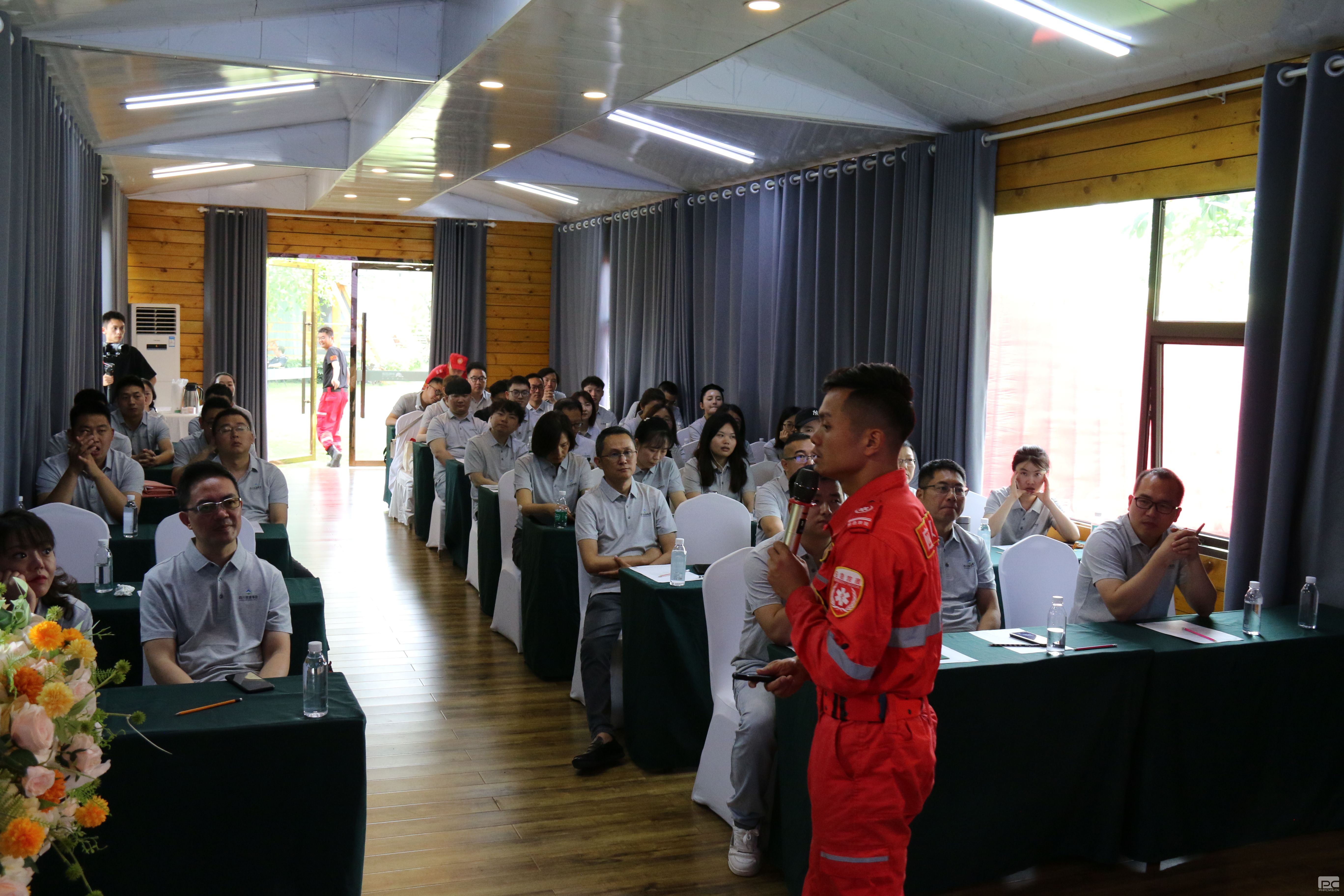 �۲��á�(�й���)���޹�˾����