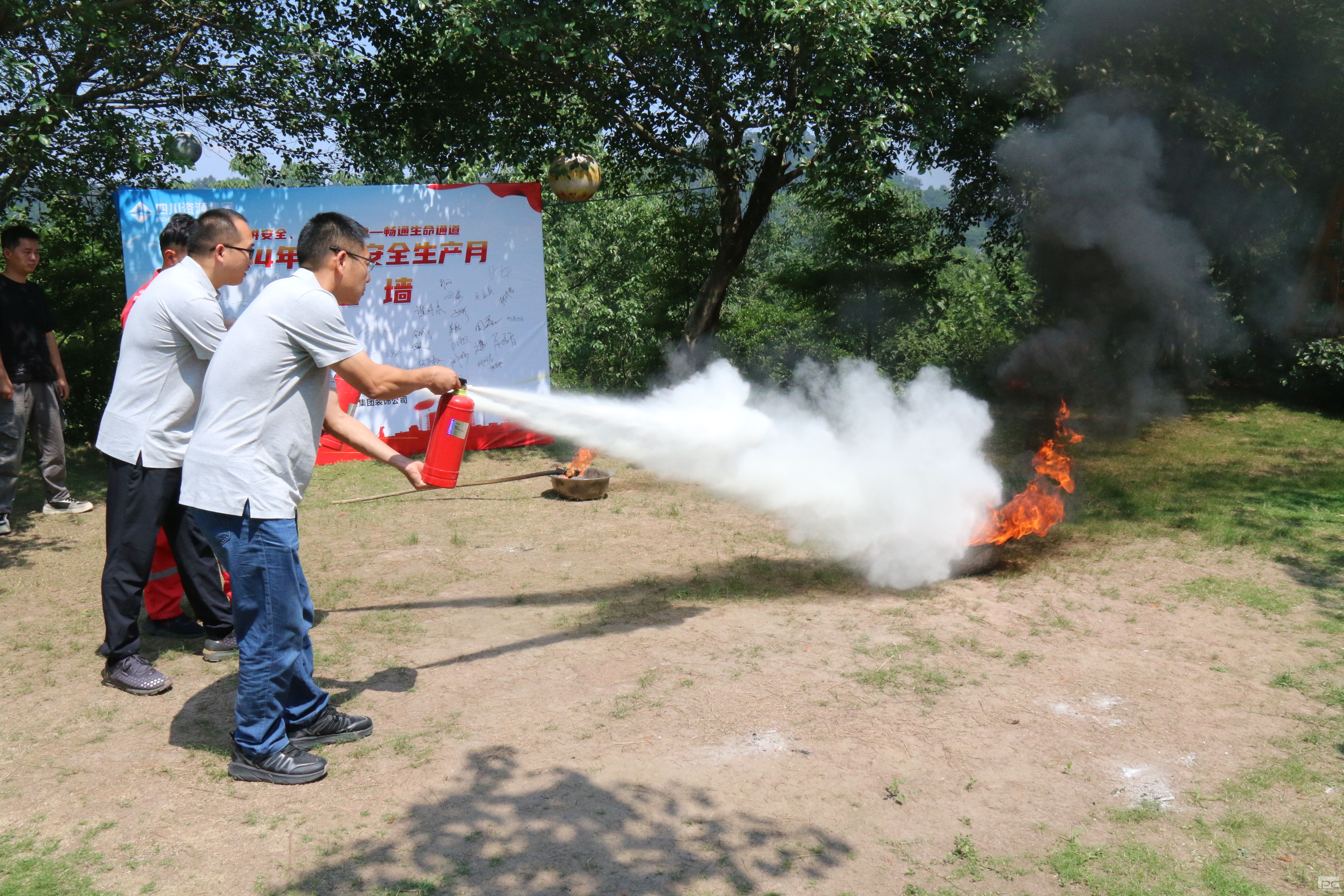 �۲��á�(�й���)���޹�˾����