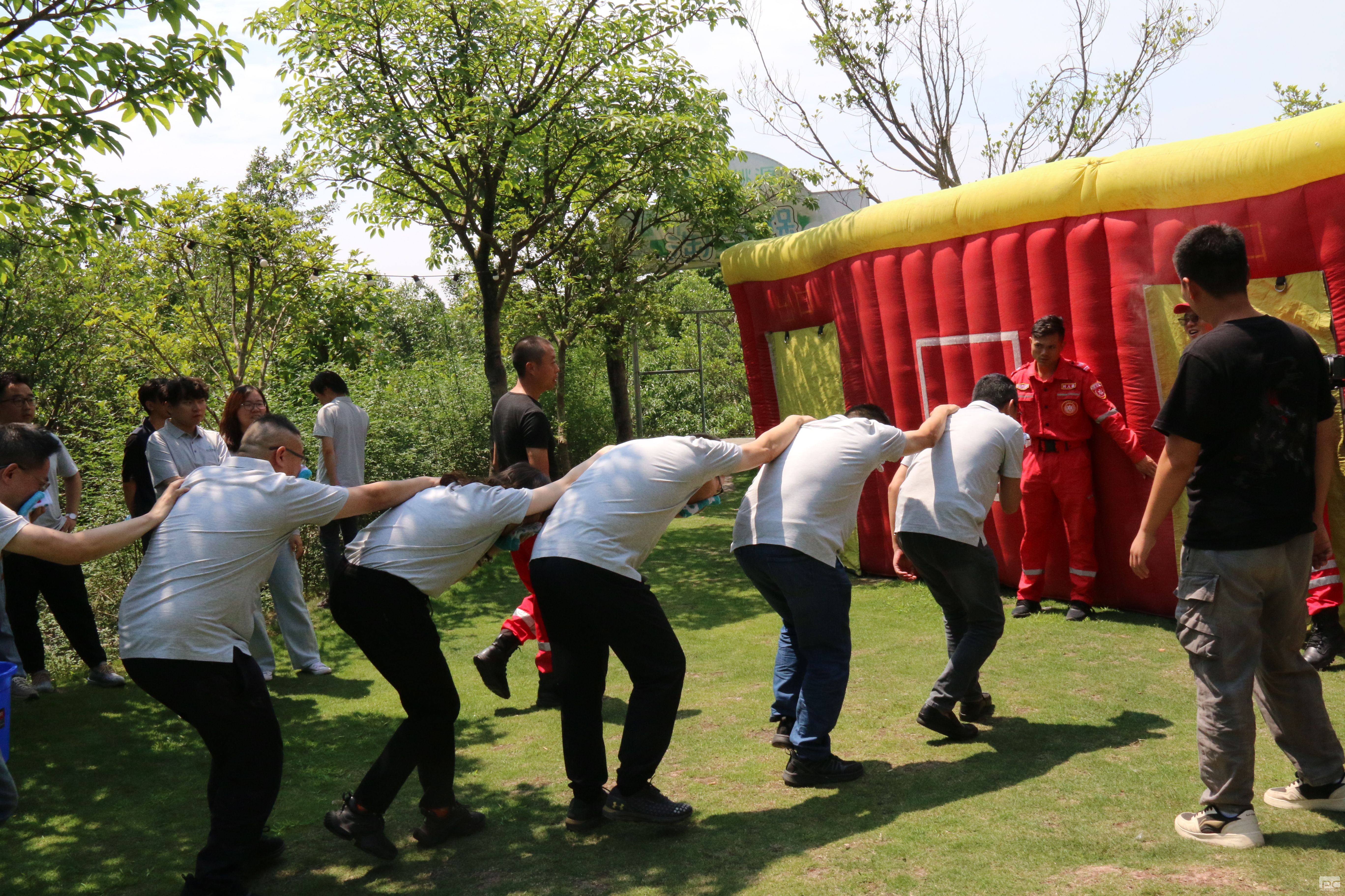 �۲��á�(�й���)���޹�˾����