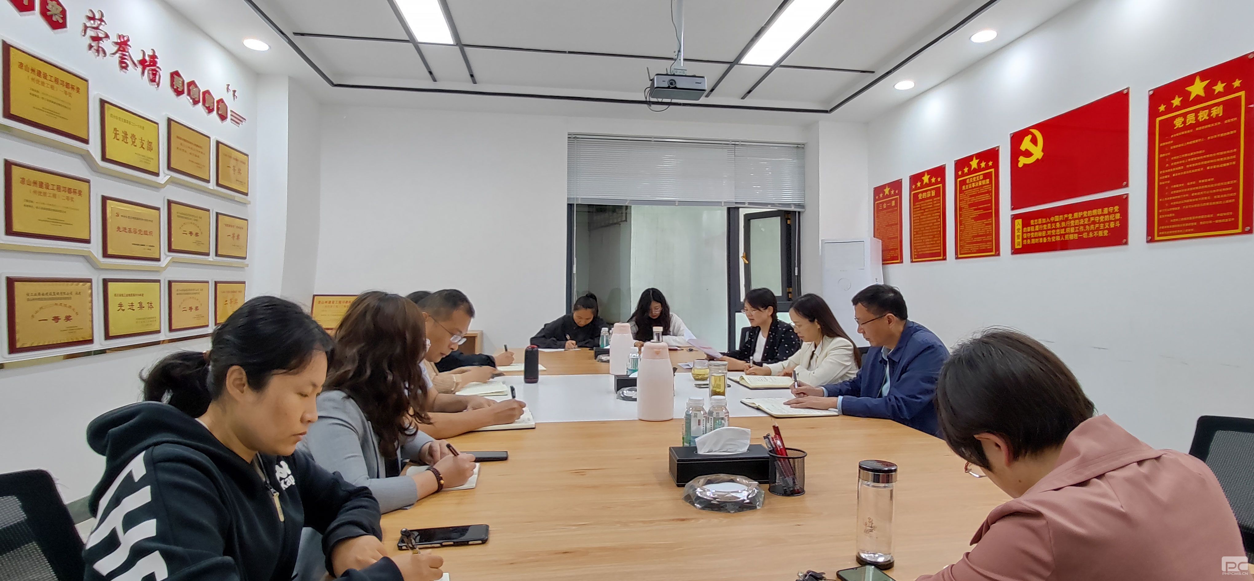 �۲��á�(�й���)���޹�˾����