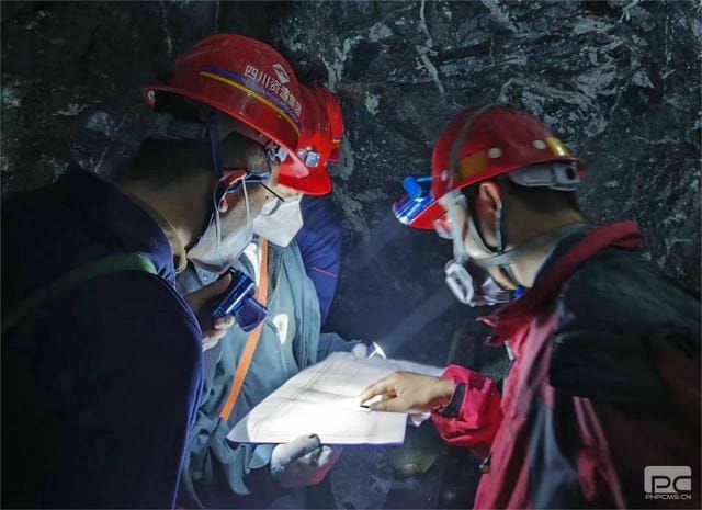 �۲��á�(�й���)���޹�˾����