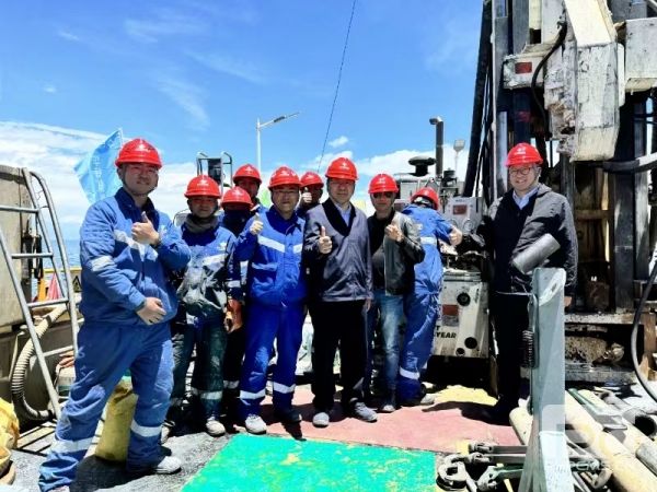 �۲��á�(�й���)���޹�˾����