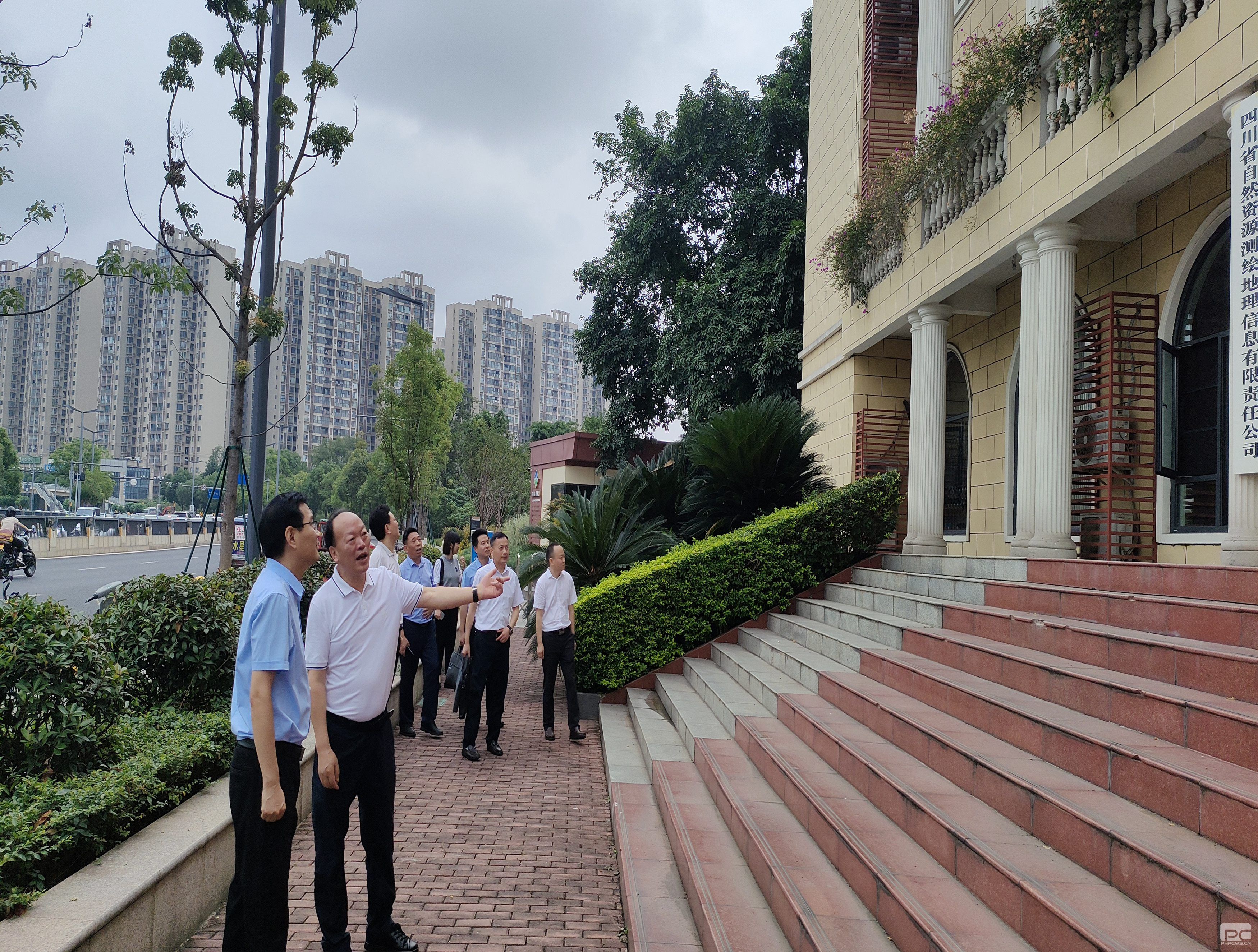 �����쵼����湫˾��չ����