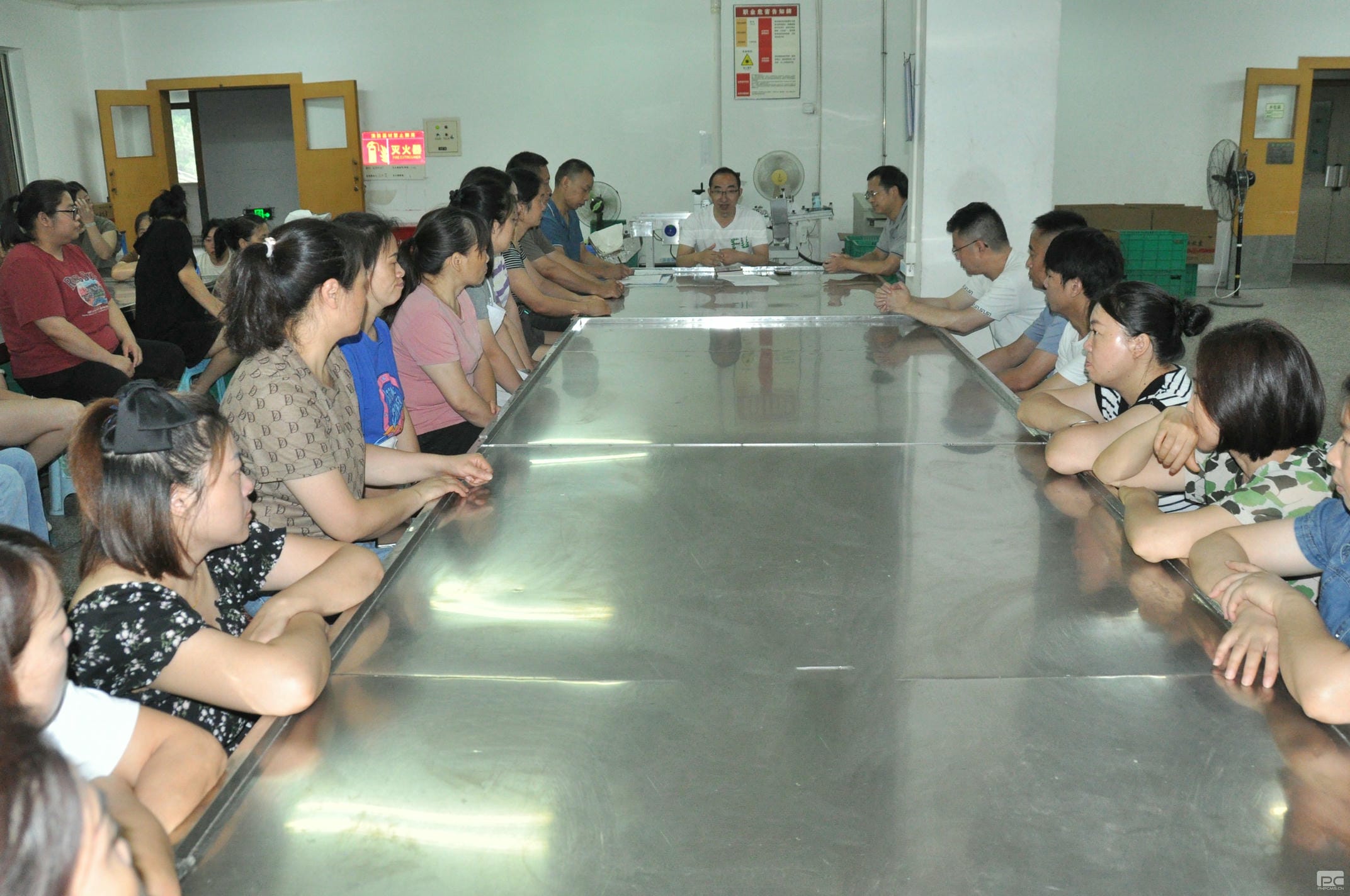 �۲��á�(�й���)���޹�˾����