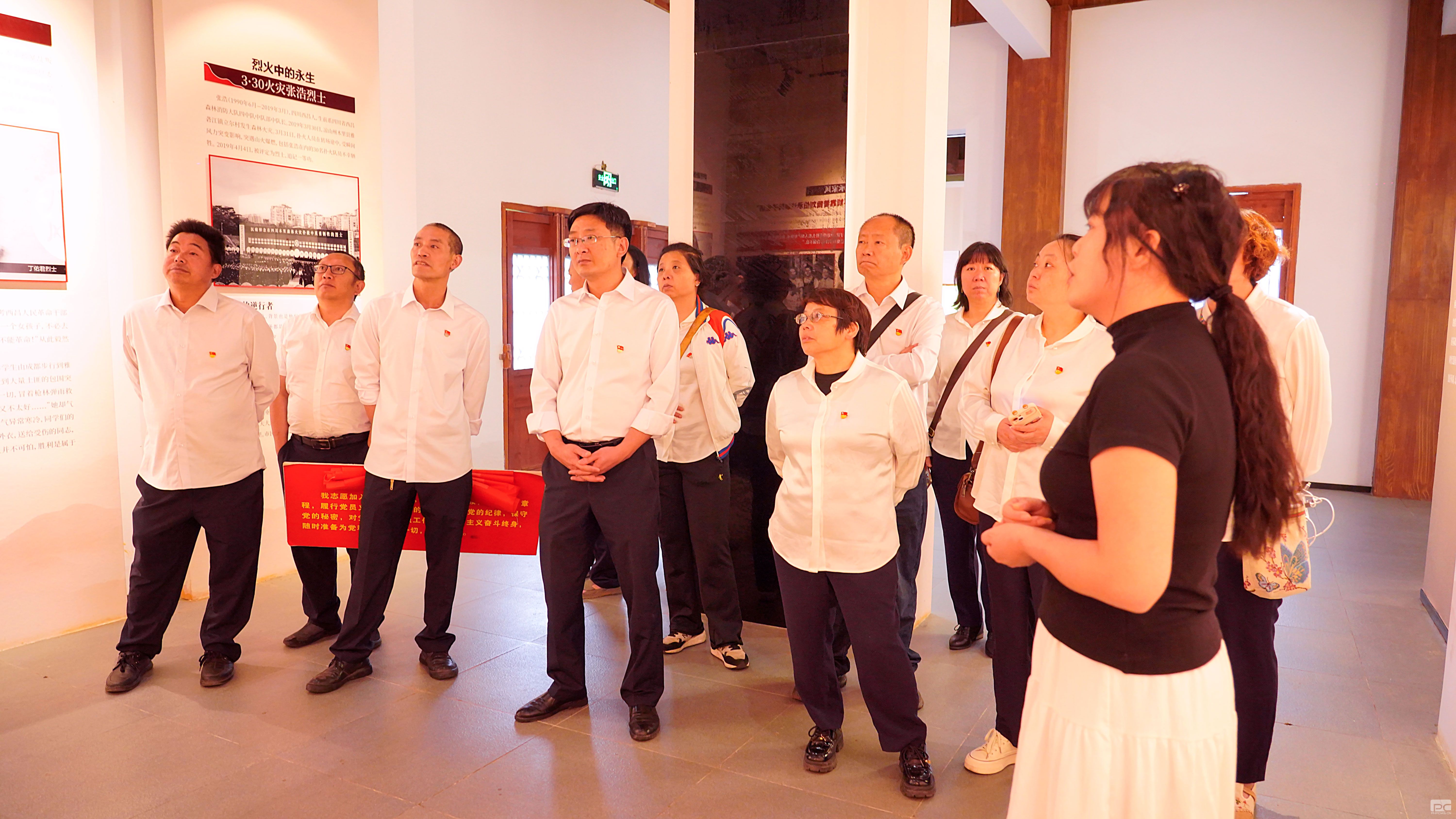 �۲��á�(�й���)���޹�˾����