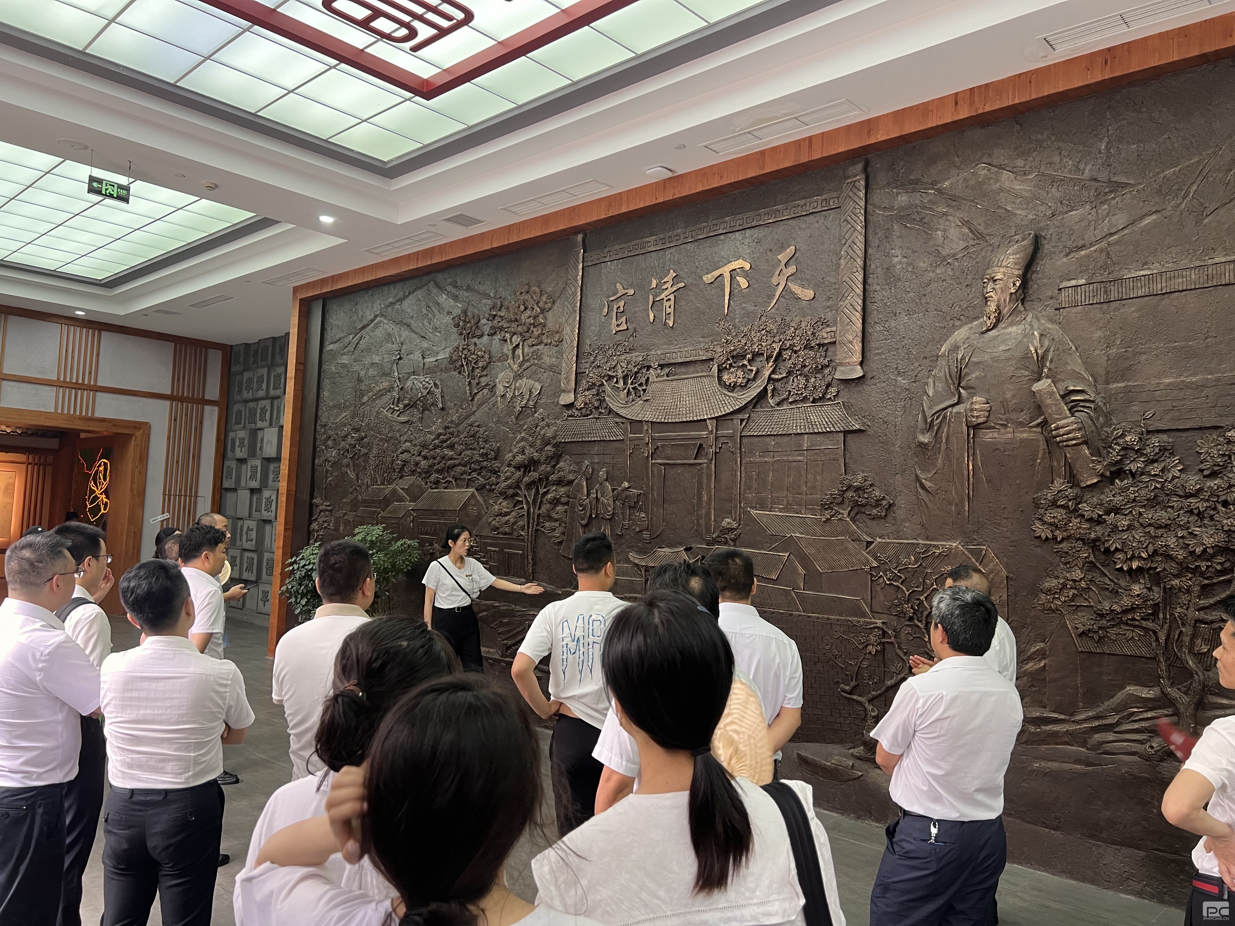 �۲��á�(�й���)���޹�˾����