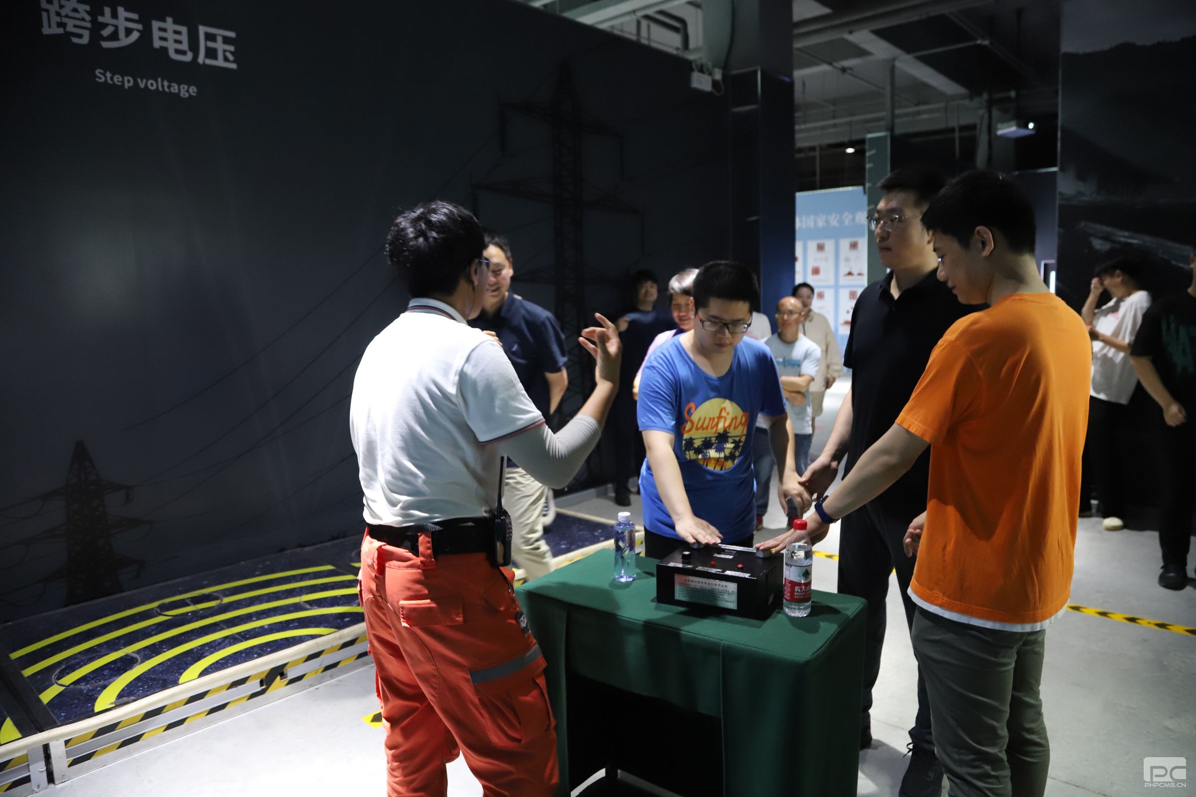 �۲��á�(�й���)���޹�˾����