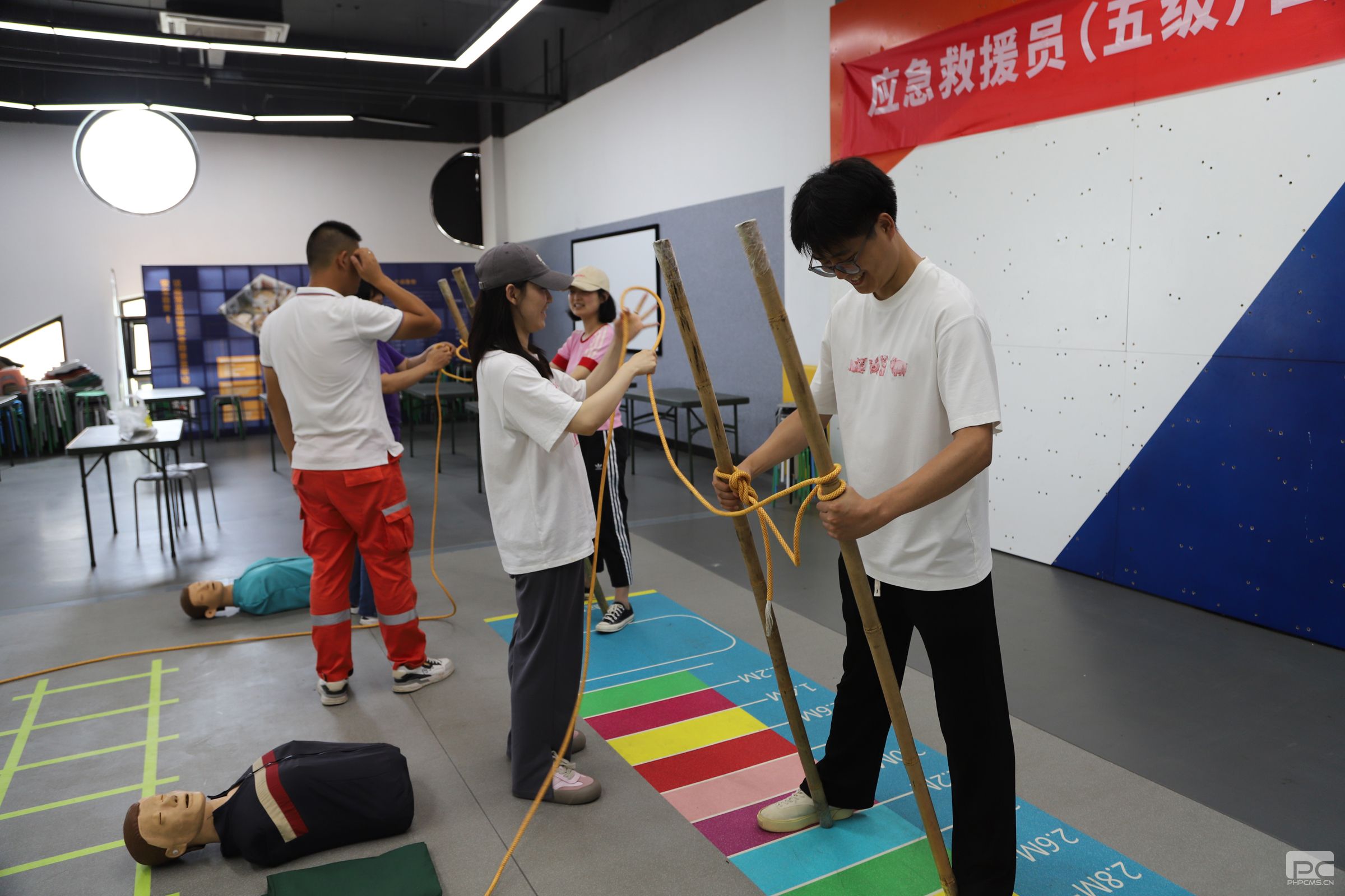 �۲��á�(�й���)���޹�˾����