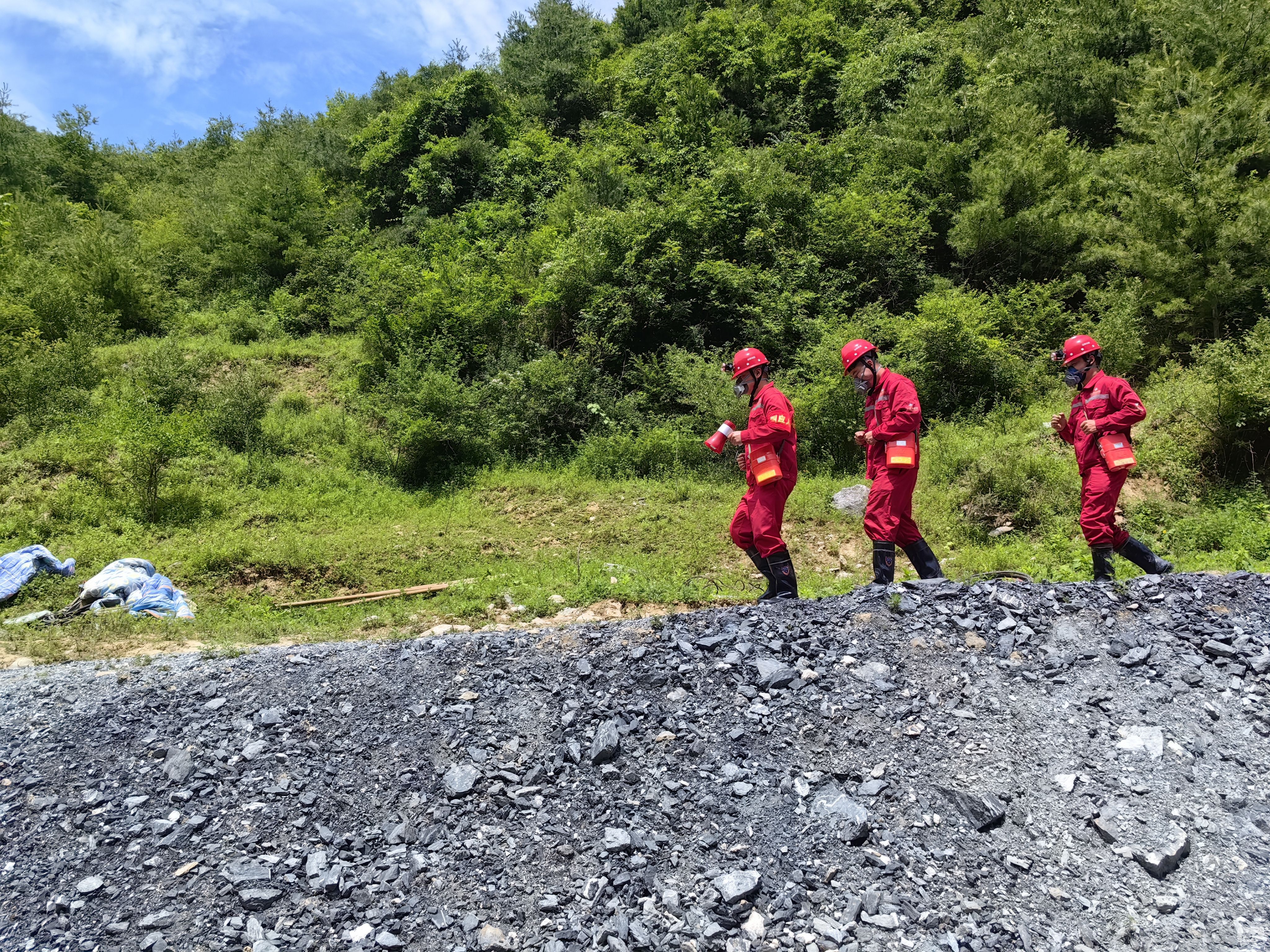 �۲��á�(�й���)���޹�˾����