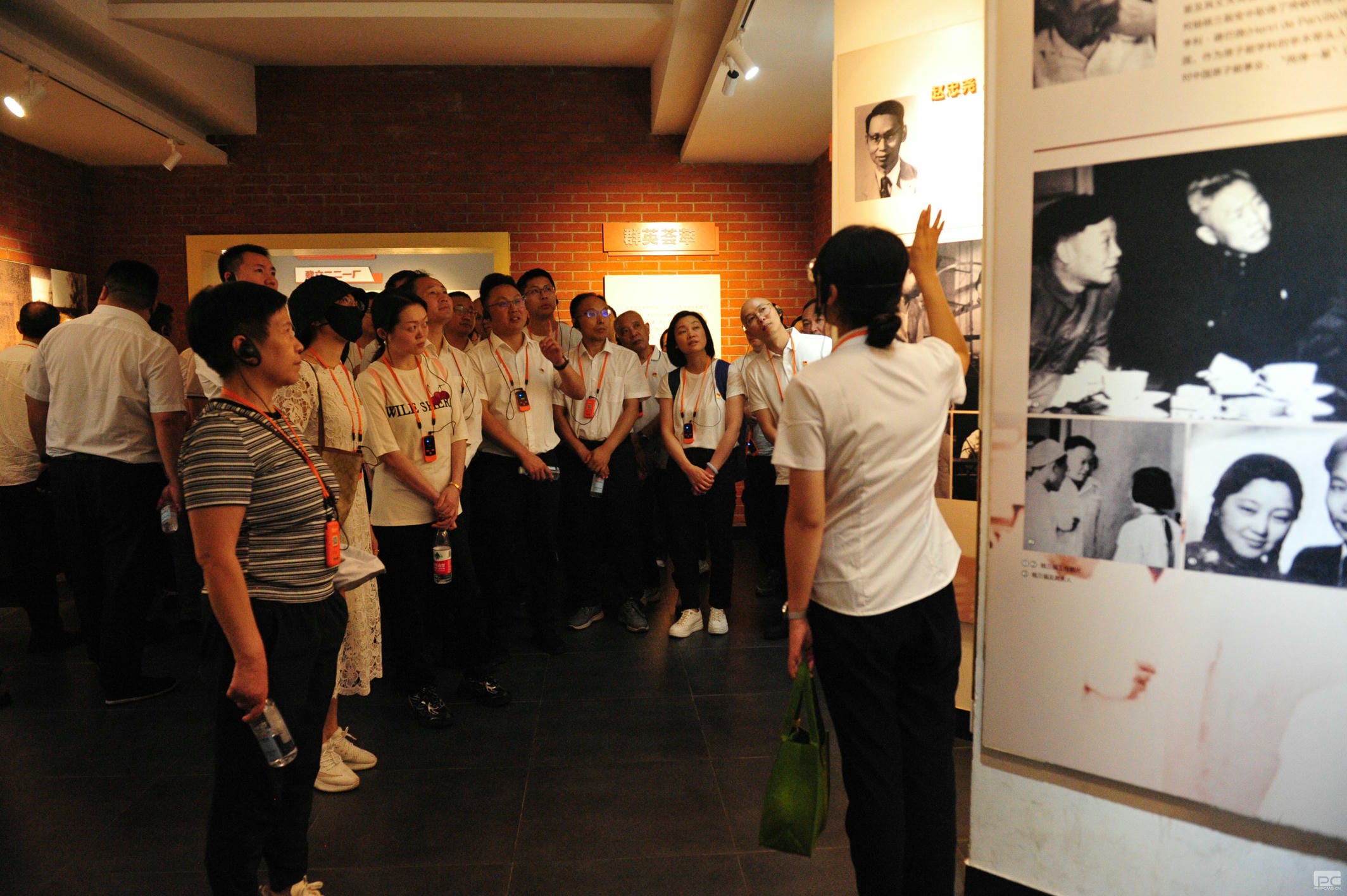 �۲��á�(�й���)���޹�˾����