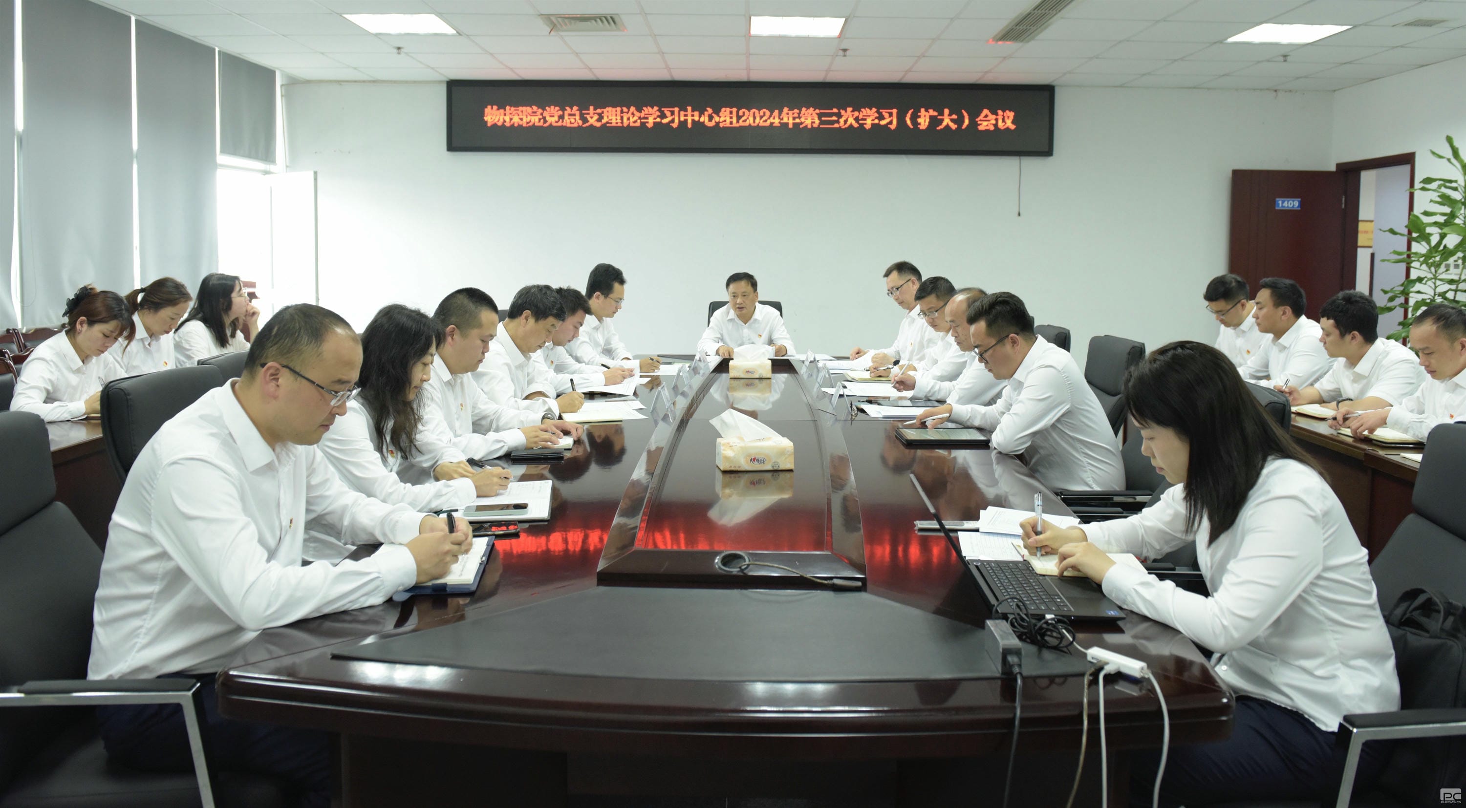 �۲��á�(�й���)���޹�˾����