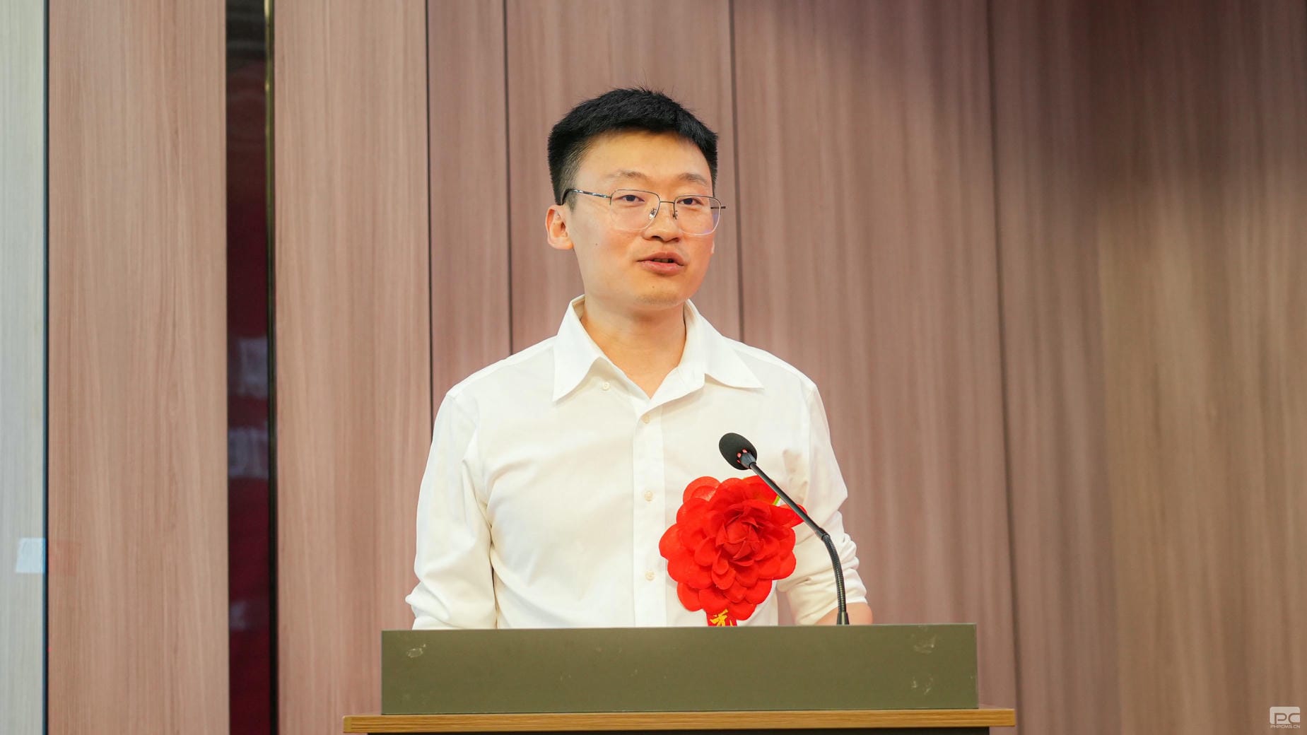 �۲��á�(�й���)���޹�˾����