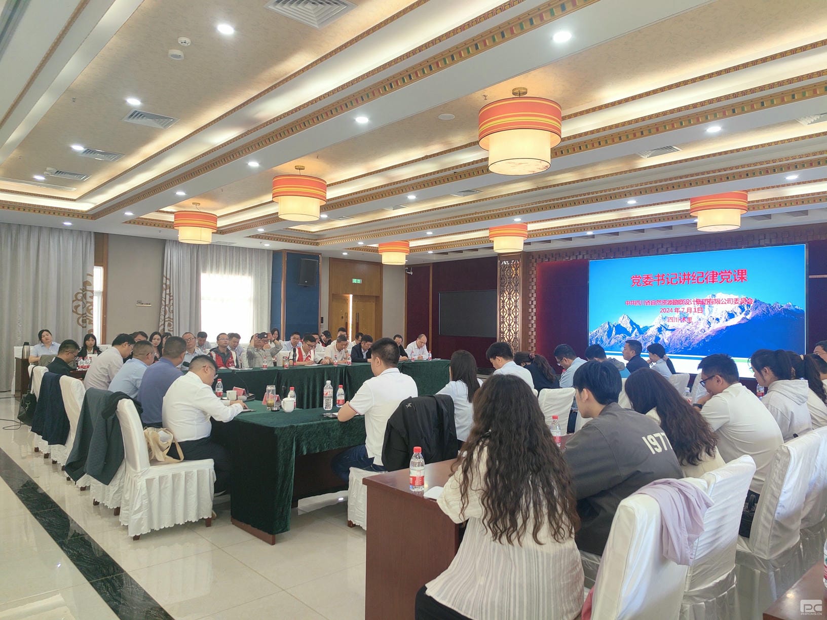 �۲��á�(�й���)���޹�˾����