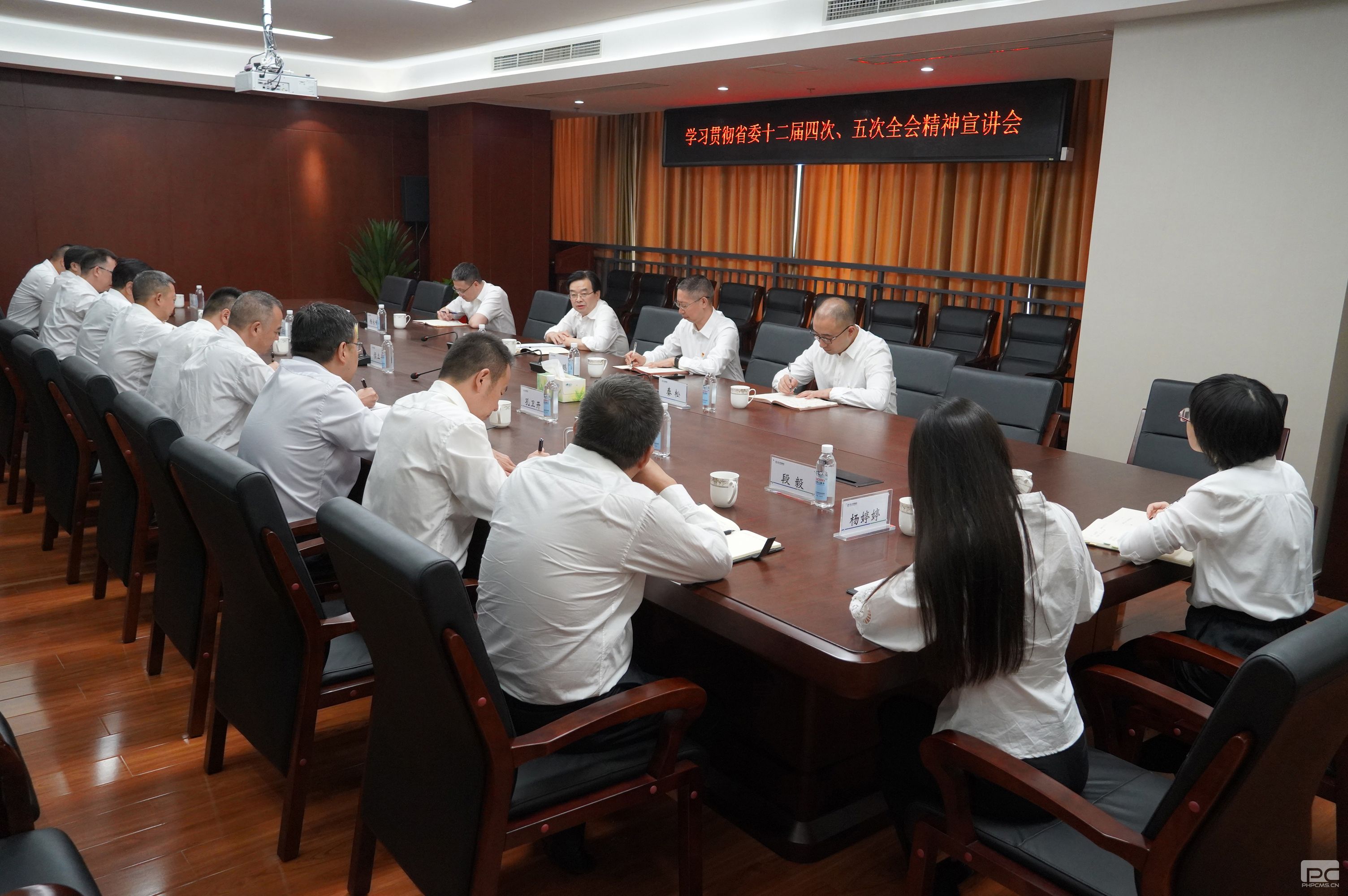 �����쵼���²�����ʡίʮ�����ĴΡ����ȫ�ᾫ��