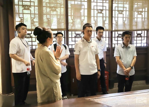 �۲��á�(�й���)���޹�˾����