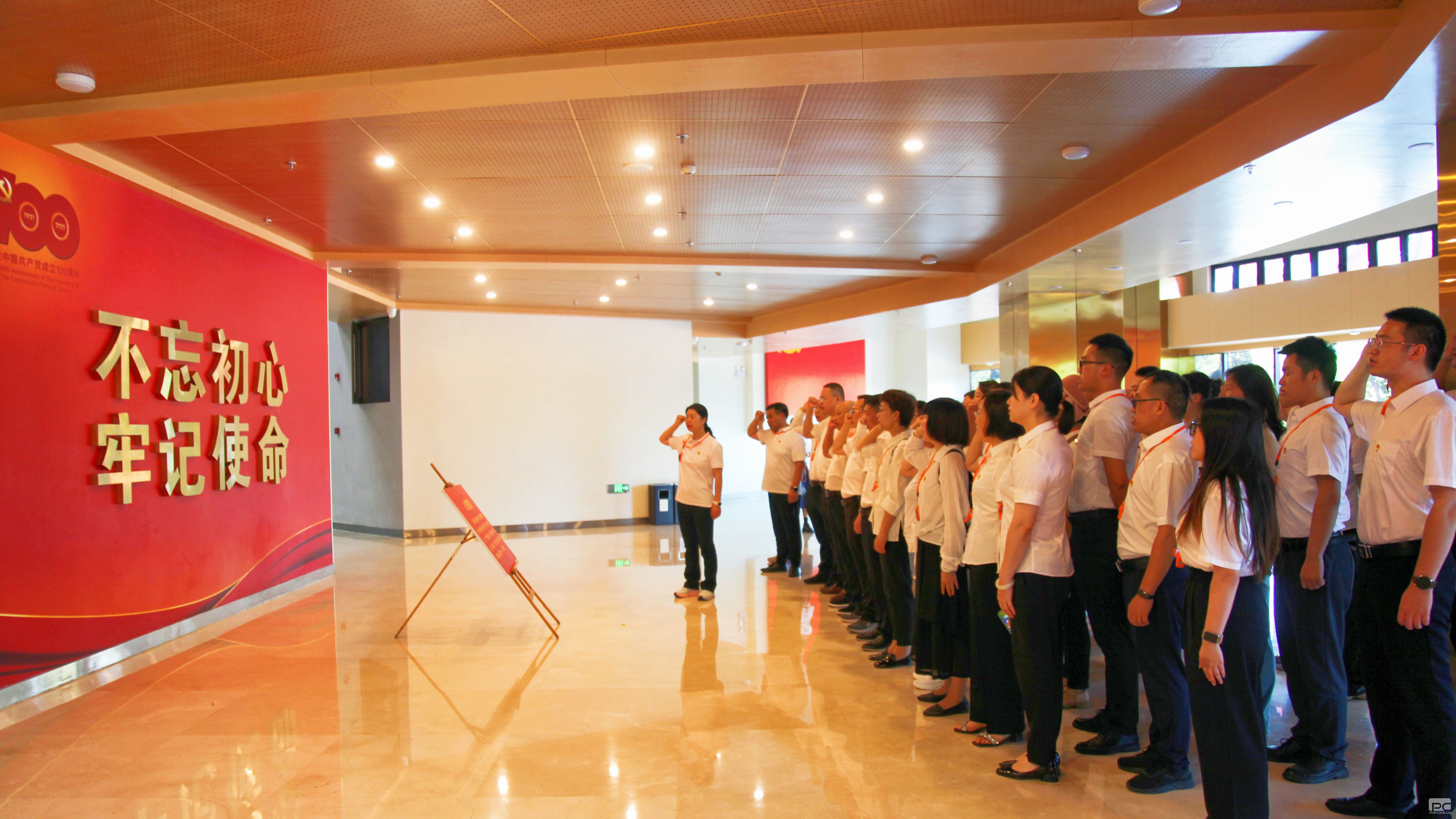 �۲��á�(�й���)���޹�˾����