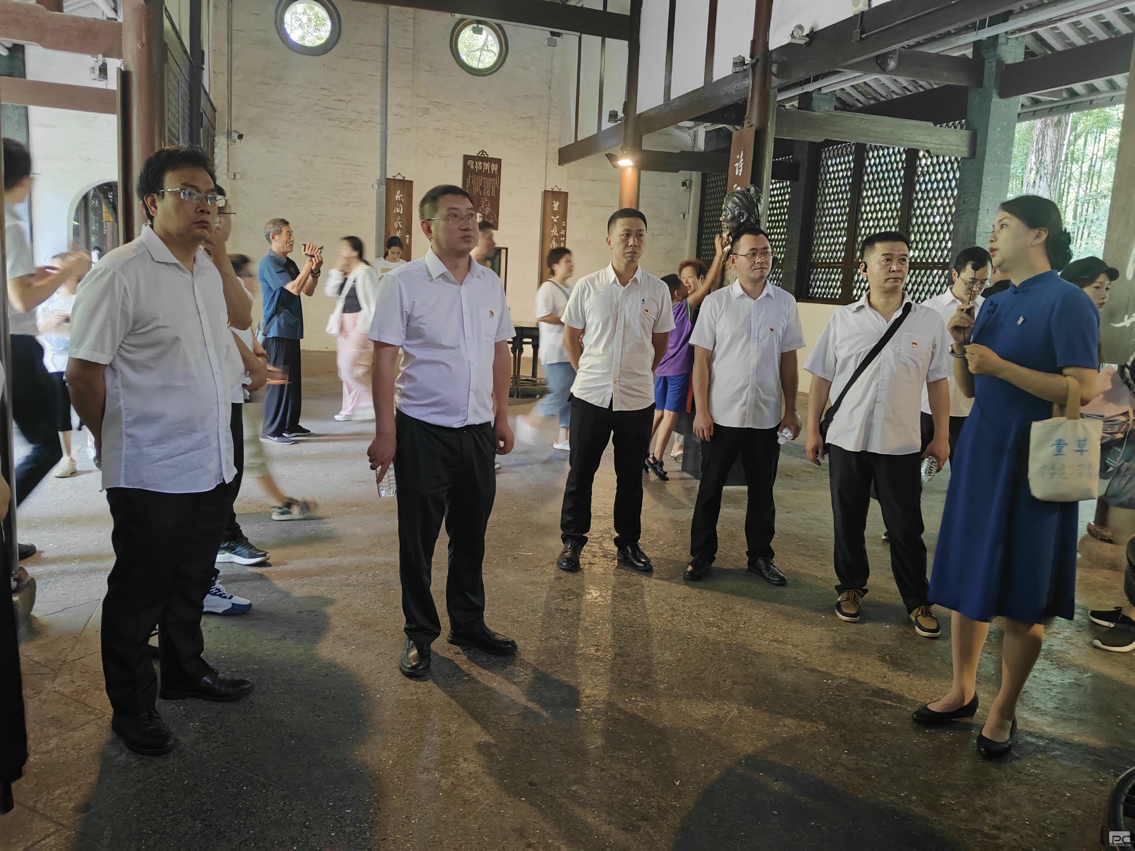 �۲��á�(�й���)���޹�˾����